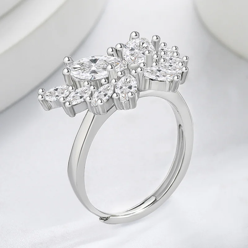 New luxury 95 sterling silver exquisite butterfly diamond ring for women, niche high-end zircon jewelry.
New luxury 95 sterling silver exquisite butterfly diamond ring for women, niche high-end zircon jewelry.