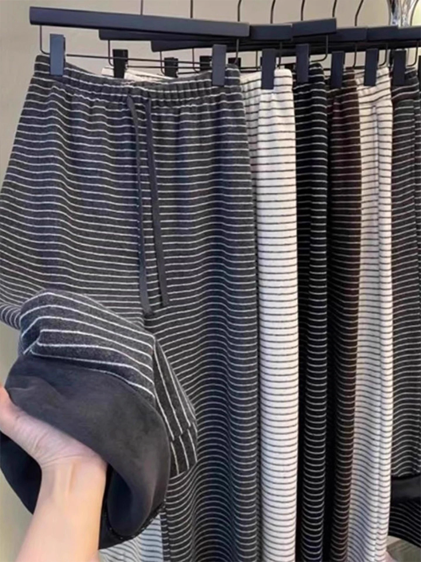 Женские свободные брюки с высокой талией, драпировкой и полосками, в пол, для весны и осени, повседневные, прямого кроя
Женские свободные брюки с высокой талией, драпировкой и полосками, в пол, для весны и осени, повседневные, прямого кроя