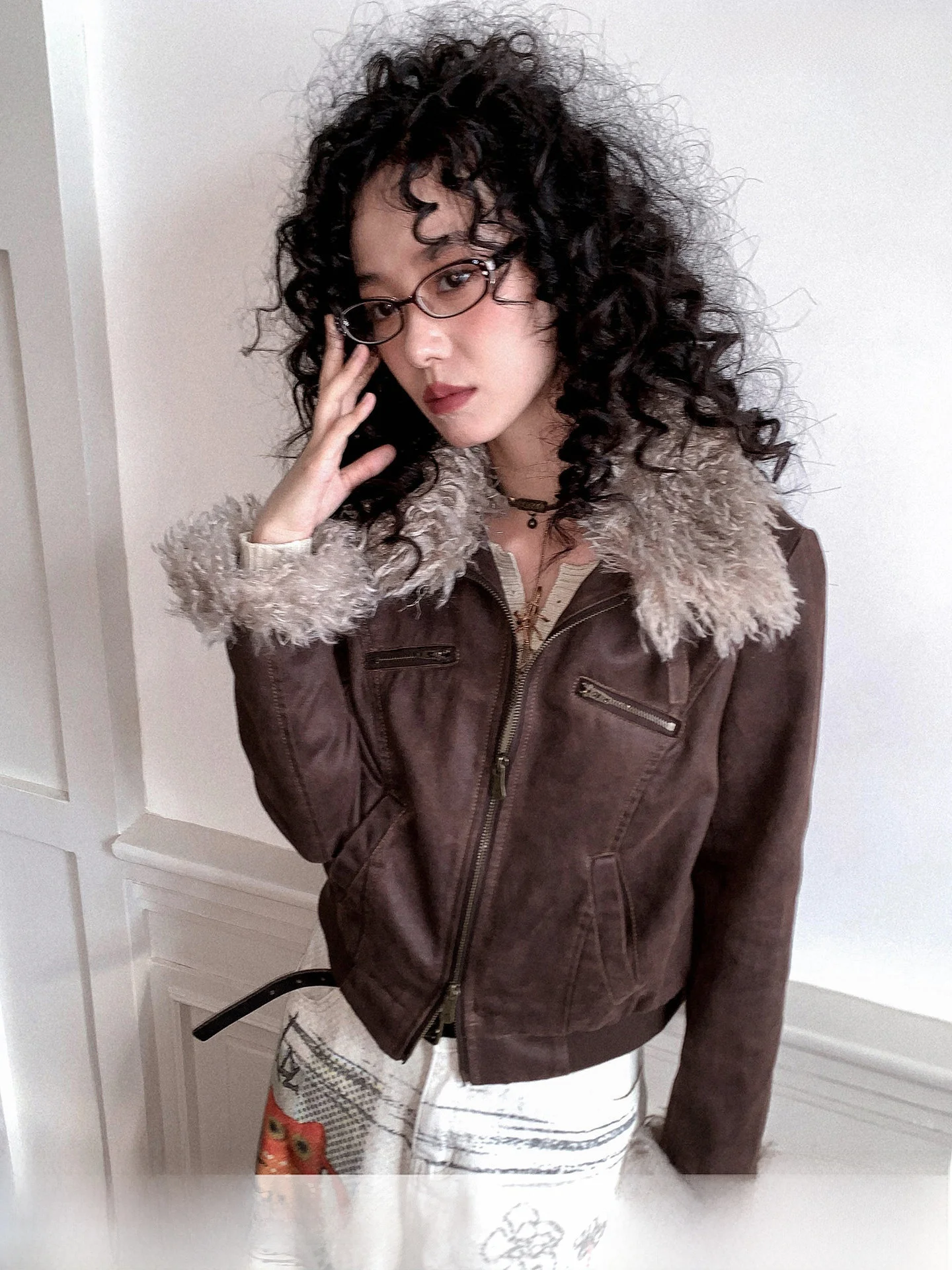 Женская осенняя верхняя одежда из искусственной кожи Chemical Girl: повседневный жакет с отстегивающимся воротником в стиле Wildern Gentleman
Женская осенняя верхняя одежда из искусственной кожи Chemical Girl: повседневный жакет с отстегивающимся воротником в стиле Wildern Gentleman