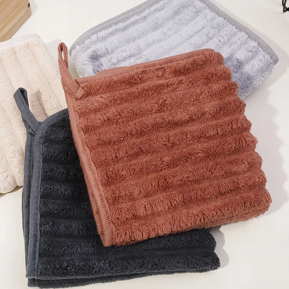Thickened Coral Fleece Hand-Wiping Towel Absorbent Soft Handkerchief for Kitchen Dish Washing with Hangable Feature
Thickened Coral Fleece Hand-Wiping Towel Absorbent Soft Handkerchief for Kitchen Dish Washing with Hangable Feature