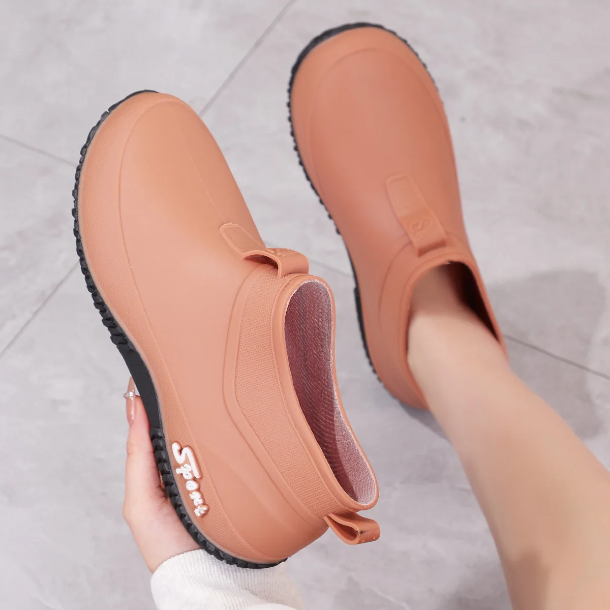 Fashionable Short Tube Korean Style Rain Boots Women's Outdoor Wearable Waterproof Cold-resistant All-match Shoes Yangjing Brand
Fashionable Short Tube Korean Style Rain Boots Women's Outdoor Wearable Waterproof Cold-resistant All-match Shoes Yangjing Brand
