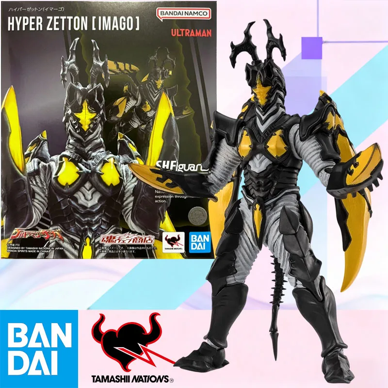 Оригинальная фигурка Bandai S.H.Figuarts Hyper Zetton Imago Limited Edition Series с высокой степенью артикуляции и деталями для трансформации в летающую форму.
Оригинальная фигурка Bandai S.H.Figuarts Hyper Zetton Imago Limited Edition Series с высокой степенью артикуляции и деталями для трансформации в летающую форму.