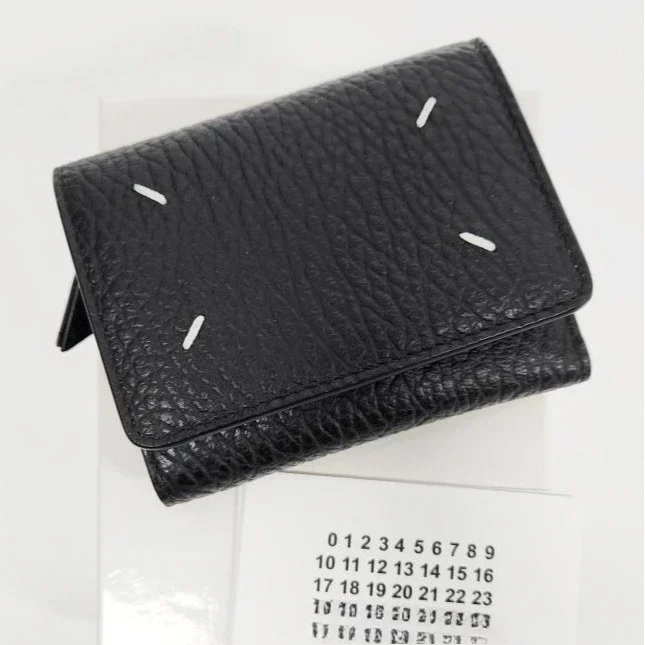 MM6 genuine leather women's small wallet 2024 new versatile multi slot zero wallet for men and women's short wallet
MM6 genuine leather women's small wallet 2024 new versatile multi slot zero wallet for men and women's short wallet