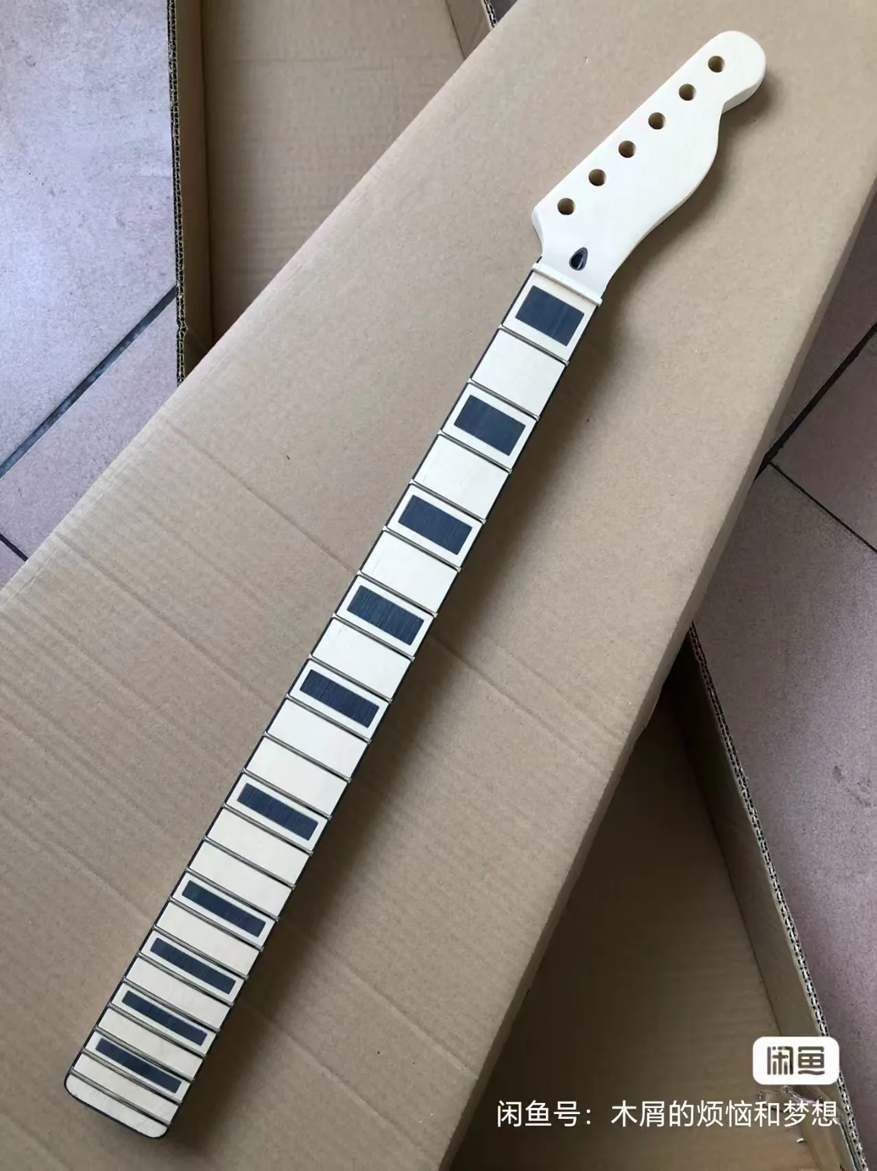 Electric guitar neck guitar head handle, single shake 22 products maple material, inlaid black square pin
Electric guitar neck guitar head handle, single shake 22 products maple material, inlaid black square pin