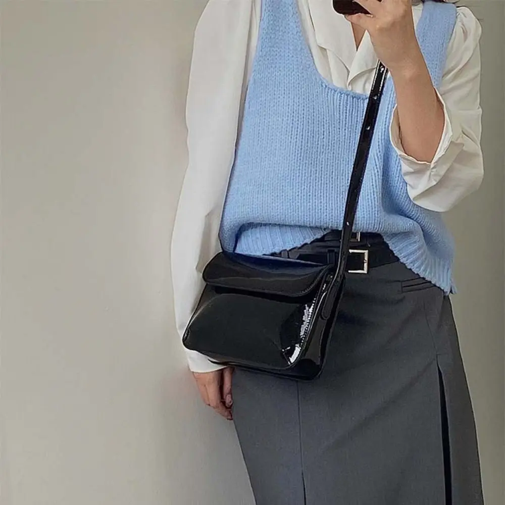 PU Leather Bright PU Shoulder Bag Fashion Design Korean Style Underarm Bag Solid Color French Style Versatile Saddle Bag Outdoor
PU Leather Bright PU Shoulder Bag Fashion Design Korean Style Underarm Bag Solid Color French Style Versatile Saddle Bag Outdoor