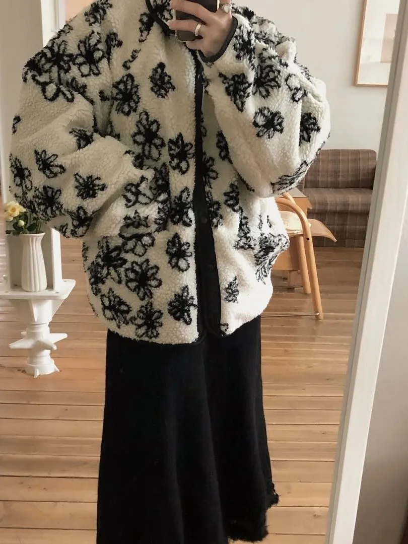 Sweet Lamb Fur Long Sleeve Jacket Women's Winter Design Warm Cotton Coat Trendy Floral Embroidery Ladies' Premium Cotton Clot...
Sweet Lamb Fur Long Sleeve Jacket Women's Winter Design Warm Cotton Coat Trendy Floral Embroidery Ladies' Premium Cotton Clot...