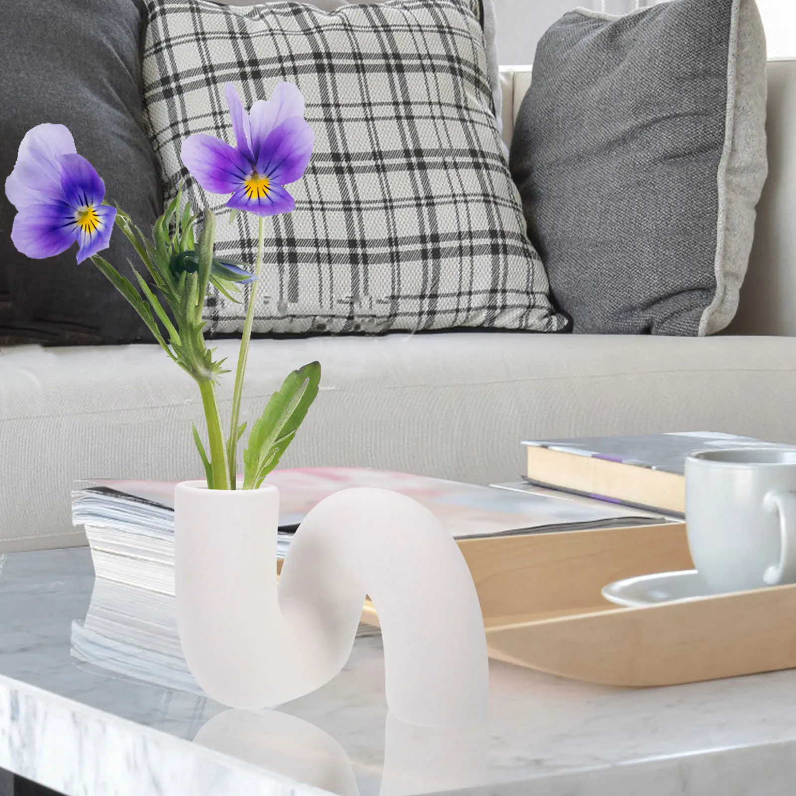 Twist-Shaped Ceramic Vase Modern Home Decoration Dried Flower Arrangement Container Artistic Desktop Centerpiece for Living Room
Twist-Shaped Ceramic Vase Modern Home Decoration Dried Flower Arrangement Container Artistic Desktop Centerpiece for Living Room