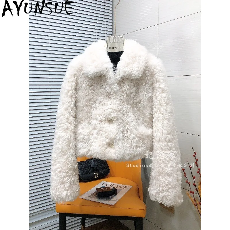 AYUNSUE Tuscan Shearling Coats for Woman Short Fashion Lamb Wool Jacket Woman Winter Warm Real Fur Jackets Woman Clothes Casaco
AYUNSUE Tuscan Shearling Coats for Woman Short Fashion Lamb Wool Jacket Woman Winter Warm Real Fur Jackets Woman Clothes Casaco