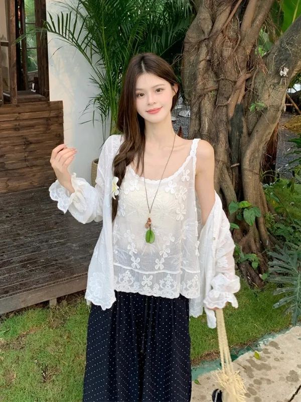 Bohemian Embroidered Loose Women's Summer New Fashion Set Sleeveless Cardigan And Strap Top Sun Protection Two-Piece Set
Bohemian Embroidered Loose Women's Summer New Fashion Set Sleeveless Cardigan And Strap Top Sun Protection Two-Piece Set