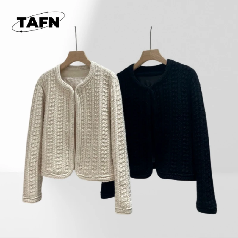 25 Popular European and American Style Advanced Cashmere Warm Banquet Women's Sweater All-Matching Niche TemperamentA25182
25 Popular European and American Style Advanced Cashmere Warm Banquet Women's Sweater All-Matching Niche TemperamentA25182