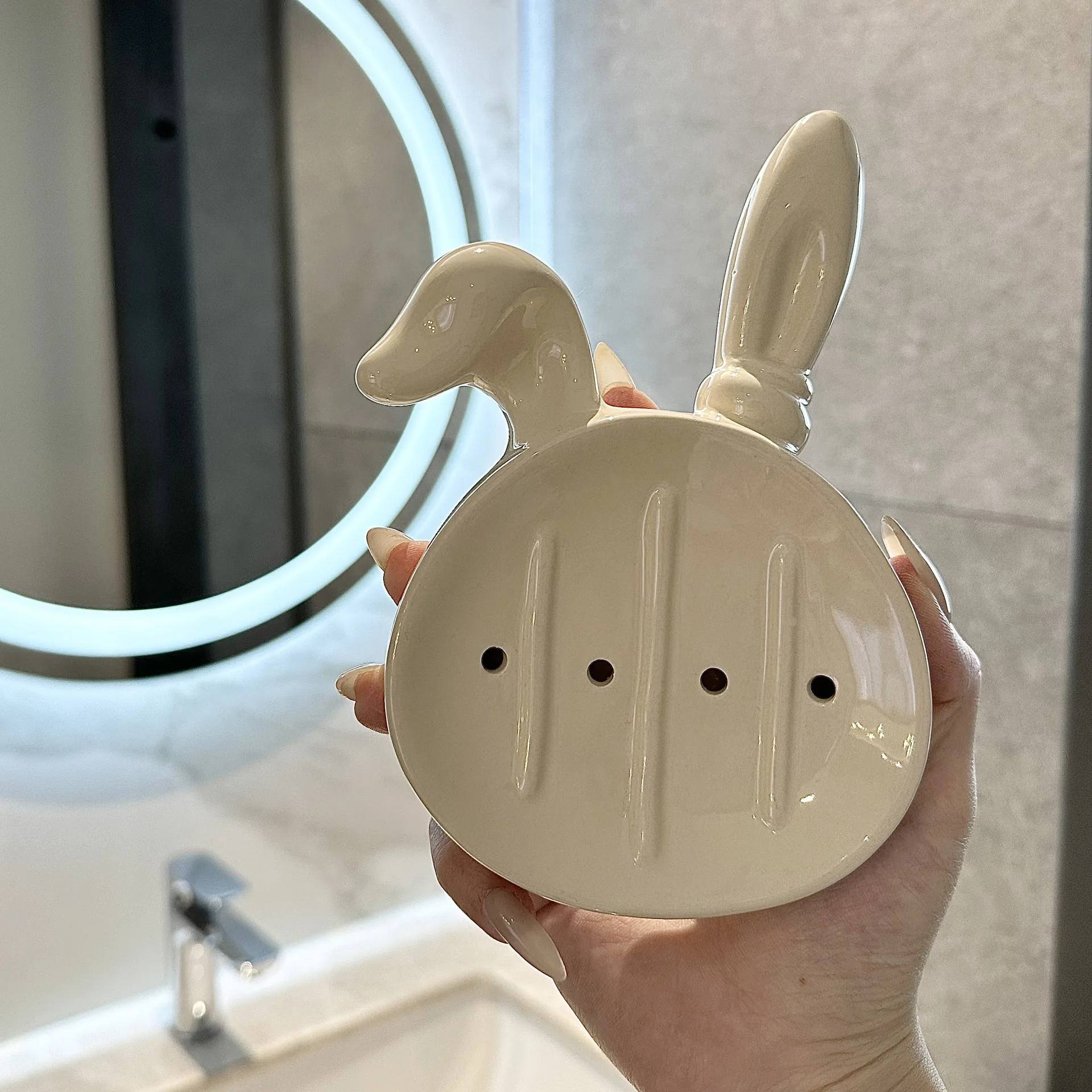 Light Luxury Rabbit Soap Dispenser and Soap Dish Set Bathroom Hotel Ceramic Hand Wash Bottle Home Bathroom Accessories Set
Light Luxury Rabbit Soap Dispenser and Soap Dish Set Bathroom Hotel Ceramic Hand Wash Bottle Home Bathroom Accessories Set