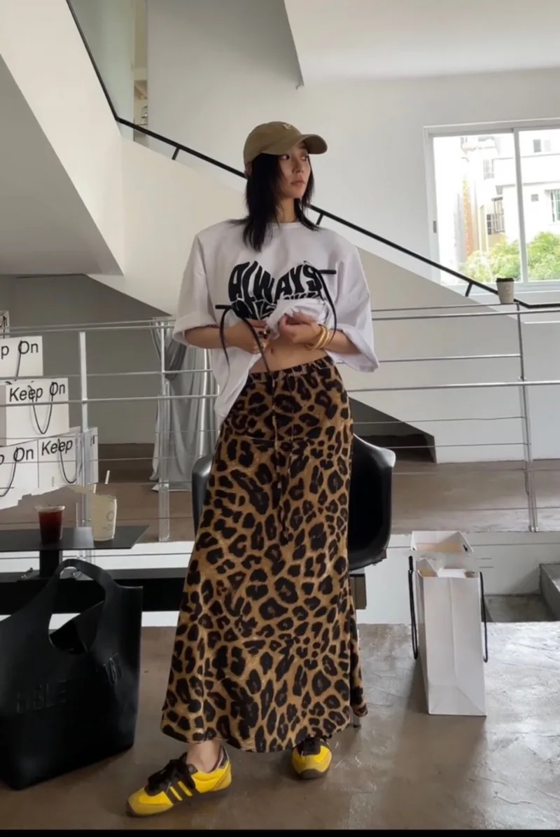Hot Girl Leopard Printed Long Skirt for Women's Summer High Waist Lace-up A-line Side Slit Skirt Fashion Female Clothes
Hot Girl Leopard Printed Long Skirt for Women's Summer High Waist Lace-up A-line Side Slit Skirt Fashion Female Clothes