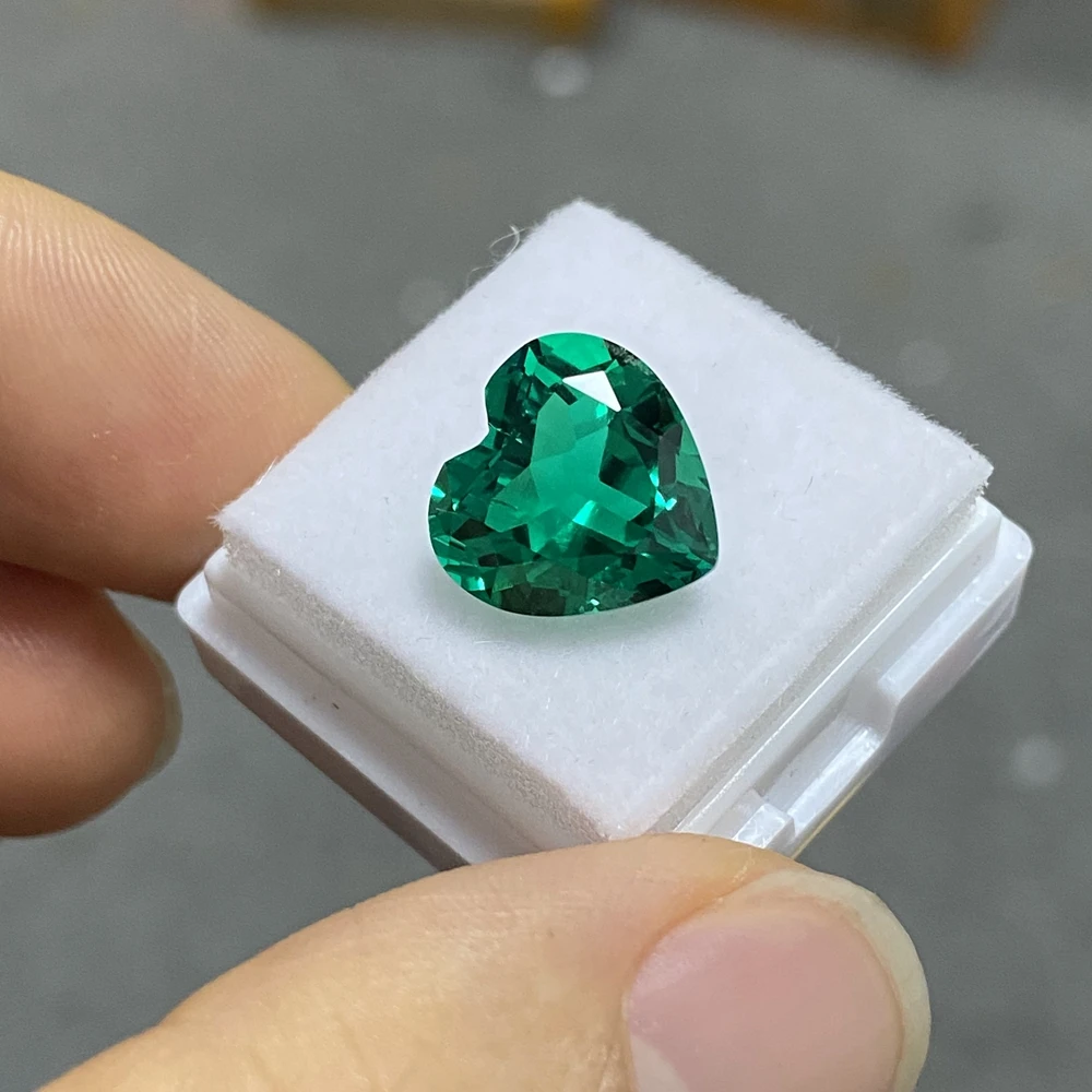 Изумруд Meisidian Heart Shape, выращенный в лаборатории методом гидротермального синтеза, зеленый, колумбийский, 6x6 мм до 12x12 мм
Изумруд Meisidian Heart Shape, выращенный в лаборатории методом гидротермального синтеза, зеленый, колумбийский, 6x6 мм до 12x12 мм