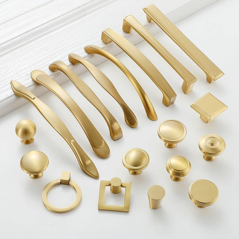 European Solid Brass Furniture Handles Golden Handles for Wardrobe and Drawer Luxury Kitchen Cabinet Handles Shoe Cabinets Pulls
European Solid Brass Furniture Handles Golden Handles for Wardrobe and Drawer Luxury Kitchen Cabinet Handles Shoe Cabinets Pulls