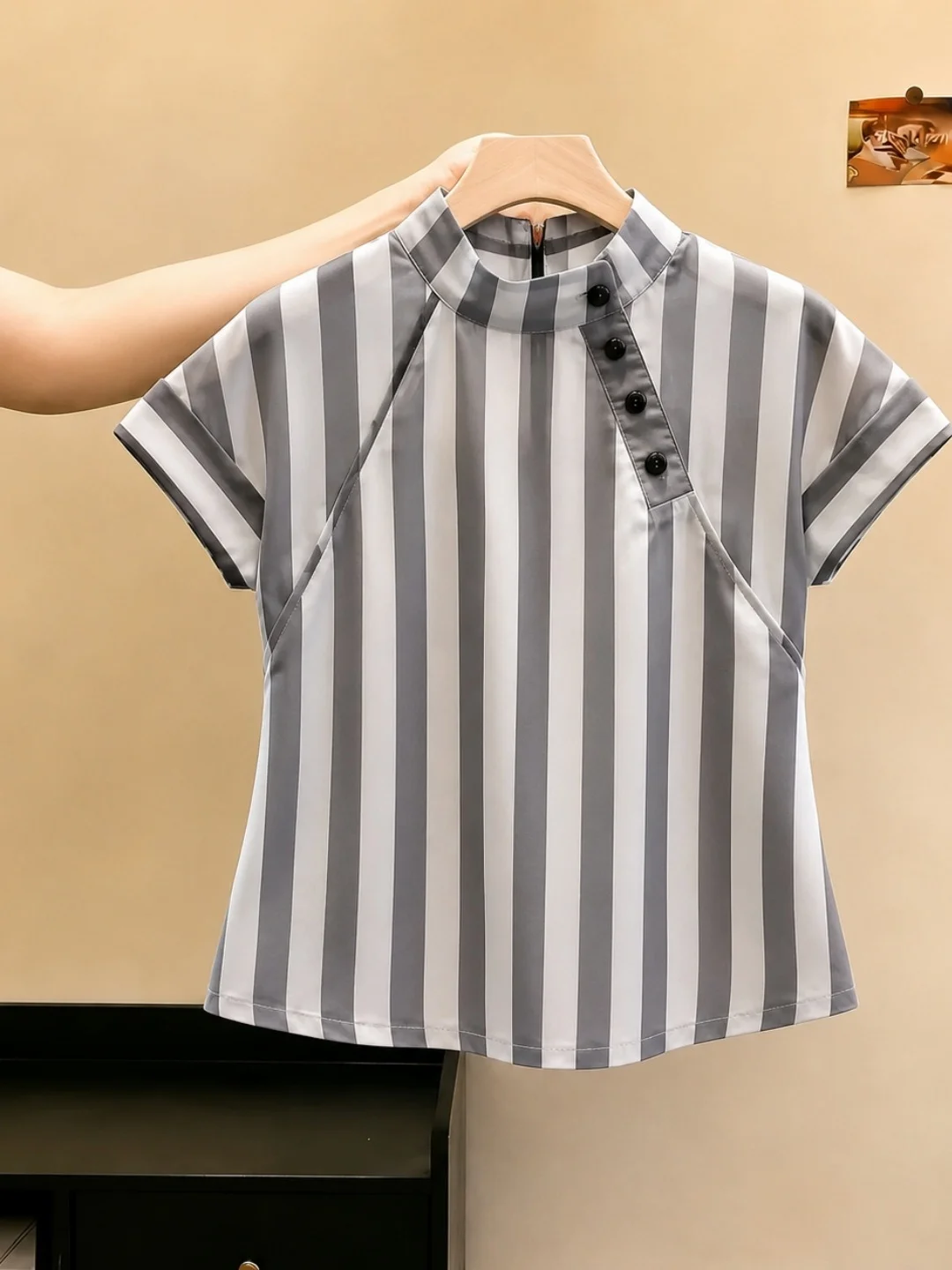 Trendy Color Block Stripe Shirt Casual Short Sleeve Women's Top Summer 2026 Commute Style Straight Cut Korean Version Poet Lin
Trendy Color Block Stripe Shirt Casual Short Sleeve Women's Top Summer 2026 Commute Style Straight Cut Korean Version Poet Lin