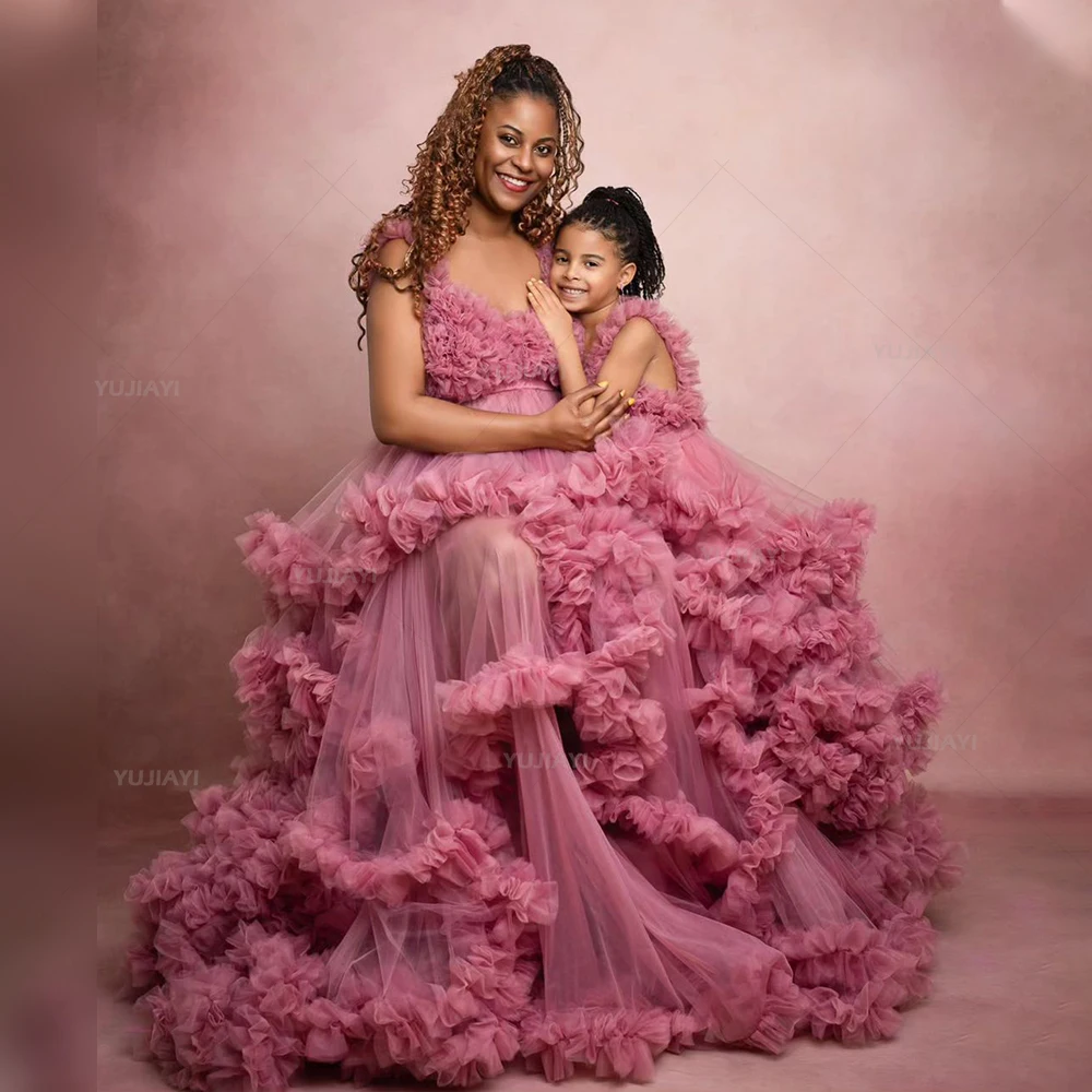 Mommy and Me Matching Dress Tiered Ruffles Tulle Robes Front Split Mother Daughter Customized Birthday Party Gowns PhotoShoot
Mommy and Me Matching Dress Tiered Ruffles Tulle Robes Front Split Mother Daughter Customized Birthday Party Gowns PhotoShoot