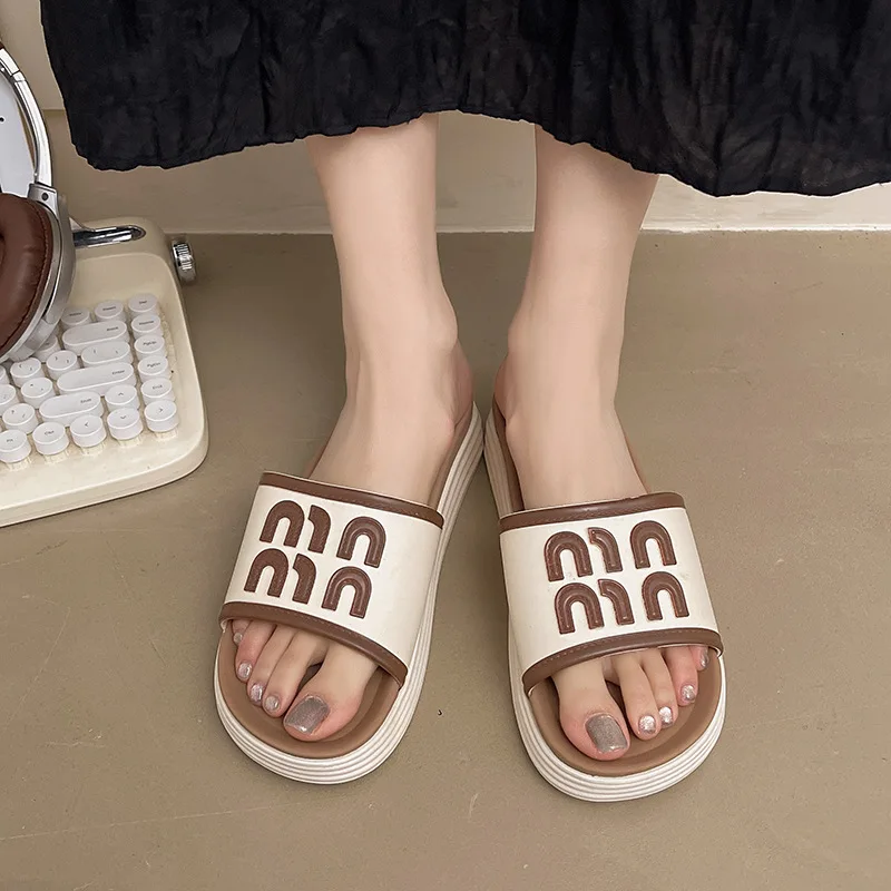 New Thick Soled Letter Color Blocked Outdoor Cool Slippers Korean Version Fashionable And Versatile Beach Drag
New Thick Soled Letter Color Blocked Outdoor Cool Slippers Korean Version Fashionable And Versatile Beach Drag