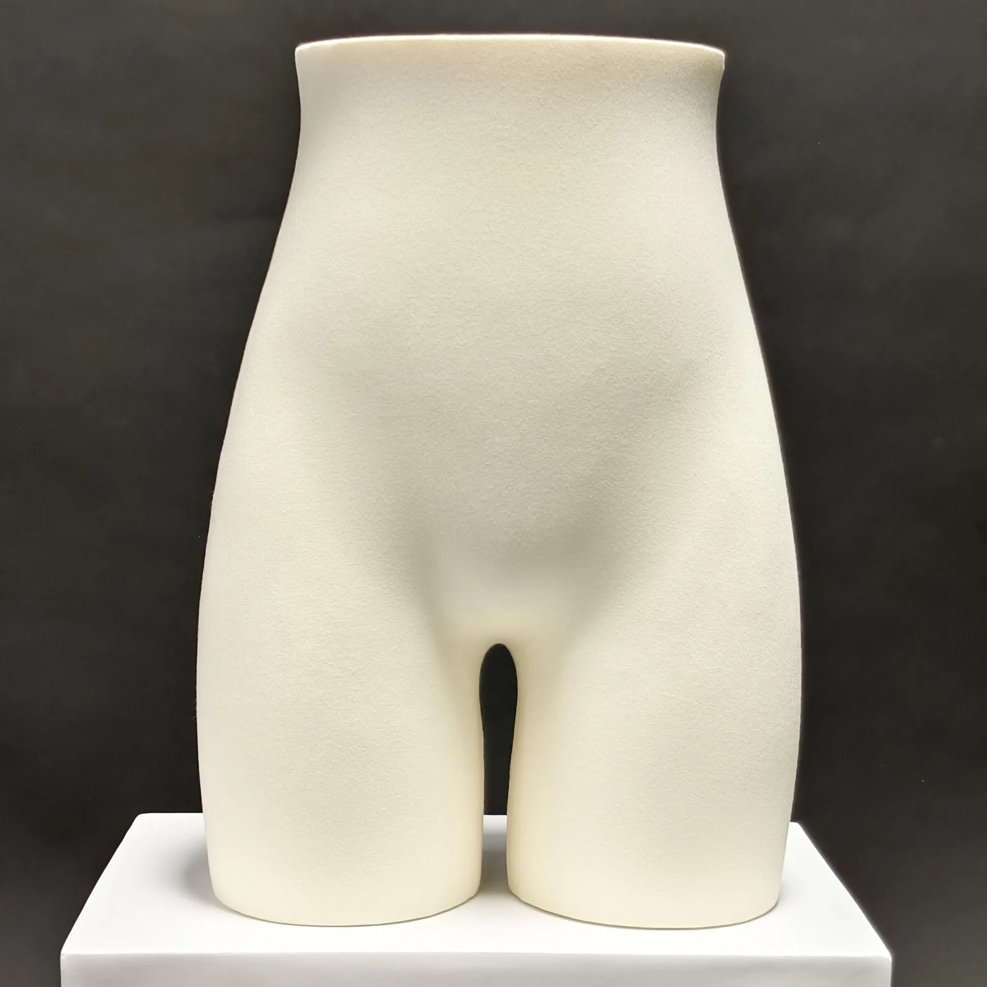 Plus Size PU Form Cover Fabric Female Hip Mannequins Soft Mannequins Sexy Mannequin Butt for Display Underwear
Plus Size PU Form Cover Fabric Female Hip Mannequins Soft Mannequins Sexy Mannequin Butt for Display Underwear