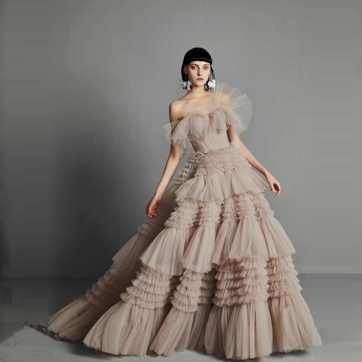 Khaki Layered Tulle Bridal Dress Elegant A Line Ruffle Tiered Backless Bride Party Dresses Women Sweetheart Photoshoot
Khaki Layered Tulle Bridal Dress Elegant A Line Ruffle Tiered Backless Bride Party Dresses Women Sweetheart Photoshoot