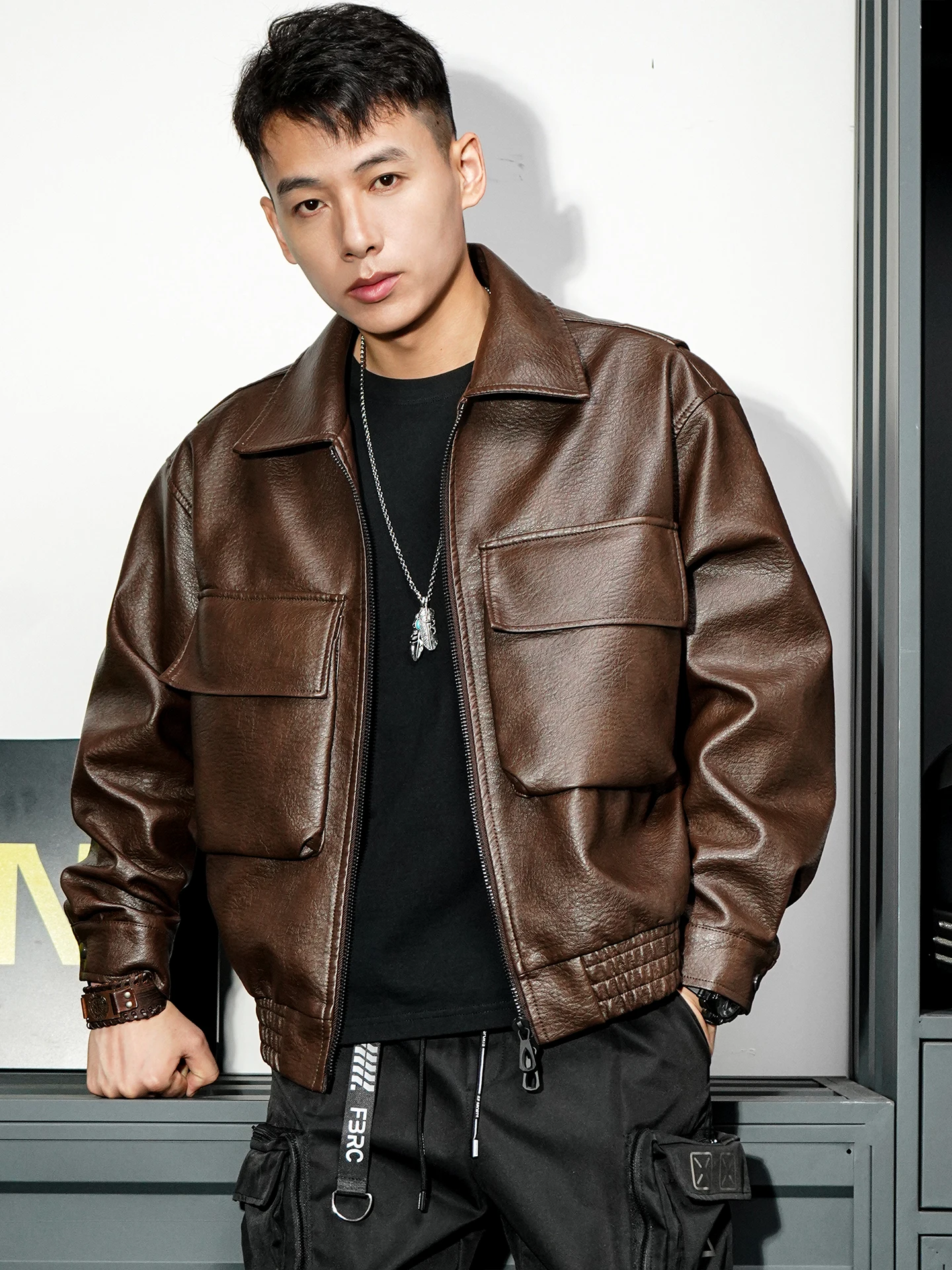 High-End Loose Fit Biker Leather Jaet Men's Autumn New Sle Retro American Workwear Coat Youth Casual Warm PU Leather
High-End Loose Fit Biker Leather Jaet Men's Autumn New Sle Retro American Workwear Coat Youth Casual Warm PU Leather