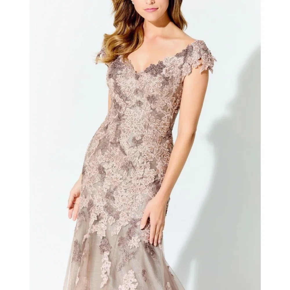 Elegant V Neck Mermaid Trumpet Fashion Lace Appliques Crystal Beaded Prom Formal Wedding Party Mother of the Bride Dress
Elegant V Neck Mermaid Trumpet Fashion Lace Appliques Crystal Beaded Prom Formal Wedding Party Mother of the Bride Dress