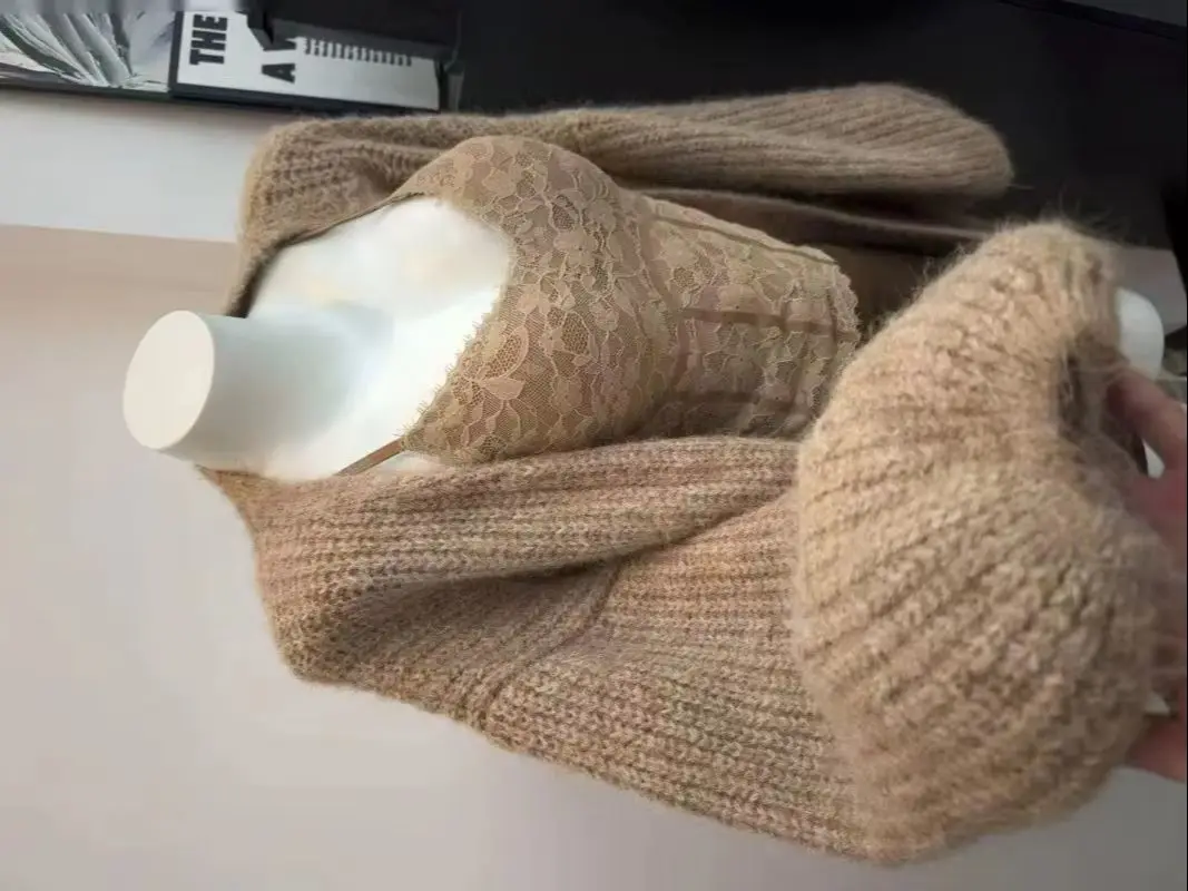 Женский костюм 2026: осенне-зимний корейский комплект из трикотажного кардигана-жакета, юбки на бретелях и кружевного топа (тройка)
Женский костюм 2026: осенне-зимний корейский комплект из трикотажного кардигана-жакета, юбки на бретелях и кружевного топа (тройка)