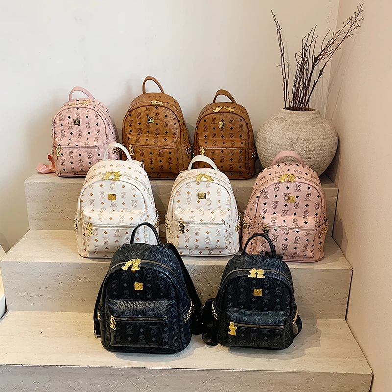 Elegant Leather Shopper Purse Bag For Women With Paris Influence Minimalist Design And Casual Luxury
Elegant Leather Shopper Purse Bag For Women With Paris Influence Minimalist Design And Casual Luxury