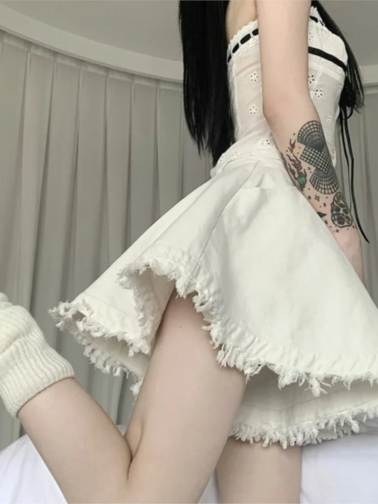 Summer Hot Girl High Waist Large Skirt Loose White Denim Culotte Women's Frayed All-Matching Casual Shorts
Summer Hot Girl High Waist Large Skirt Loose White Denim Culotte Women's Frayed All-Matching Casual Shorts