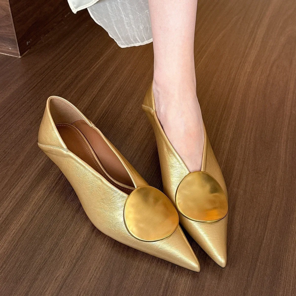 Элегантные женские туфли-лодочки Luxury2026 на низком каблуке с острым носком, дизайнерские, модные, летние, сексуальные, Zapatos Mujer
Элегантные женские туфли-лодочки Luxury2026 на низком каблуке с острым носком, дизайнерские, модные, летние, сексуальные, Zapatos Mujer