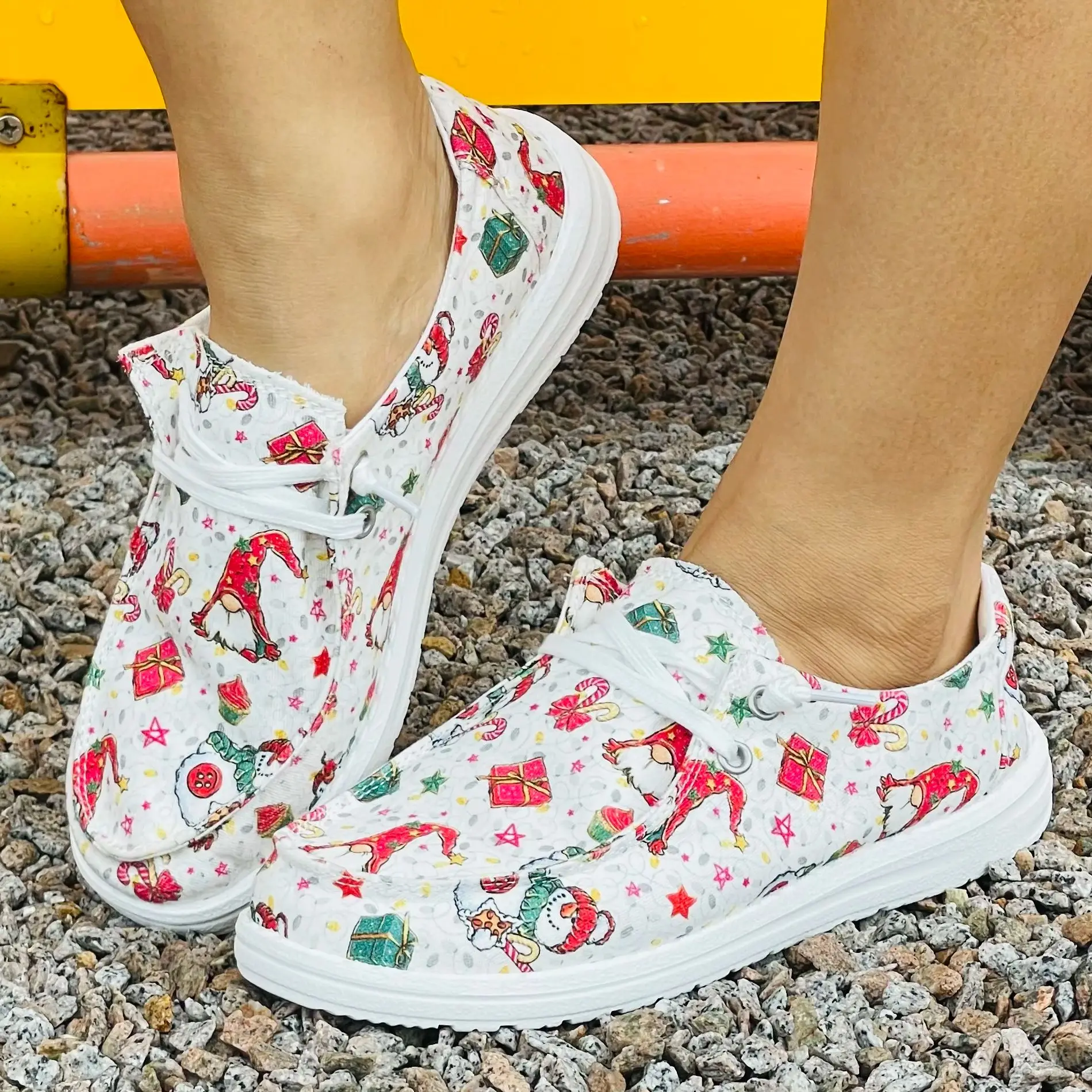 Новые женские осенне-зимние модные белые рождественские подарочные топсайдеры Повседневная обувь с принтом, удобная мягкая подошва Легкая повседневная женская обувь большого размера
Новые женские осенне-зимние модные белые рождественские подарочные топсайдеры Повседневная обувь с принтом, удобная мягкая подошва Легкая повседневная женская обувь большого размера