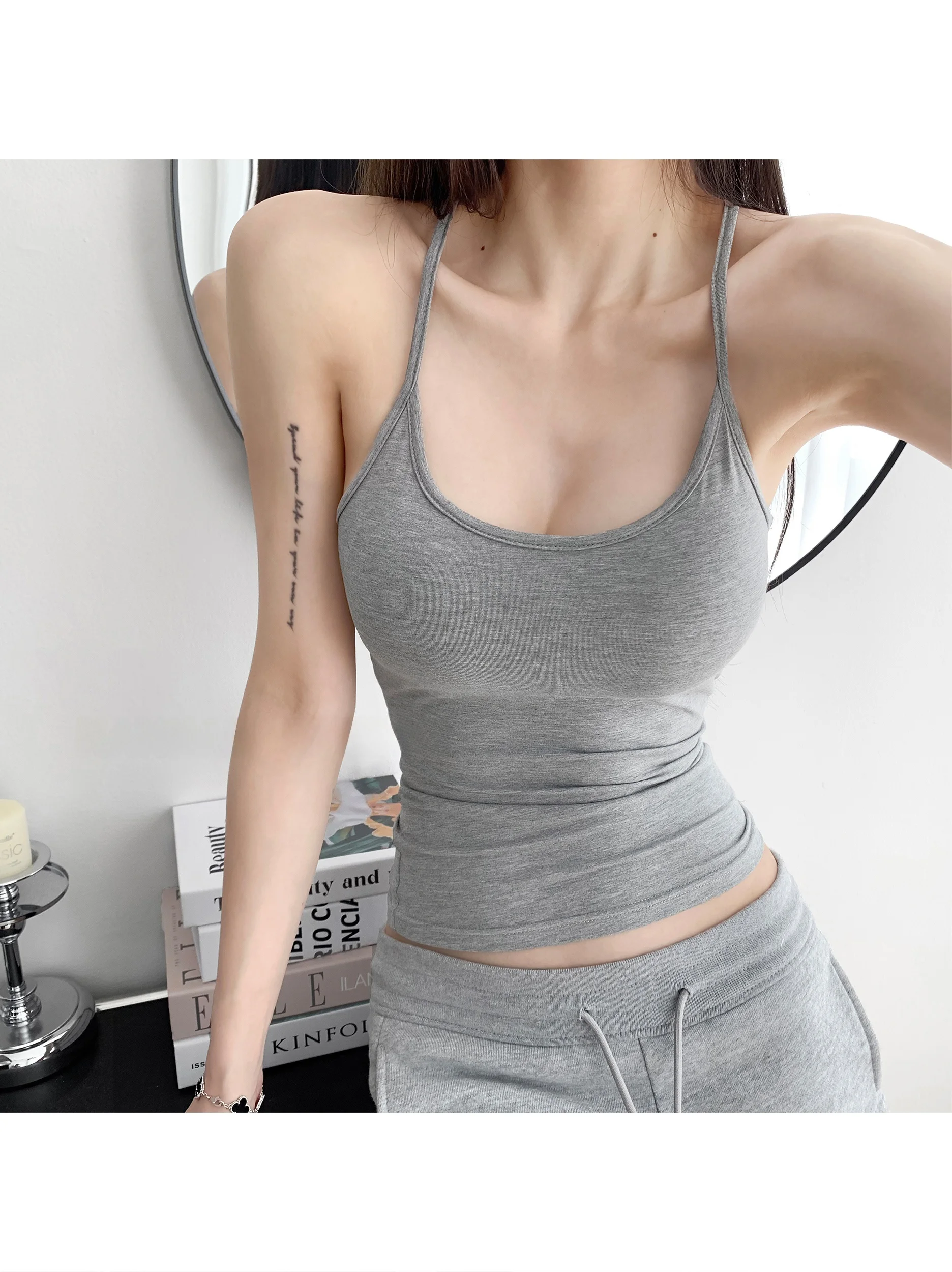 Zhang Ziyi Summer 2026 Slim Fit Strapless Vest Built-in Chest Pad Pure Desire Sleeveless Top Women's Fashion Inner Wear
Zhang Ziyi Summer 2026 Slim Fit Strapless Vest Built-in Chest Pad Pure Desire Sleeveless Top Women's Fashion Inner Wear