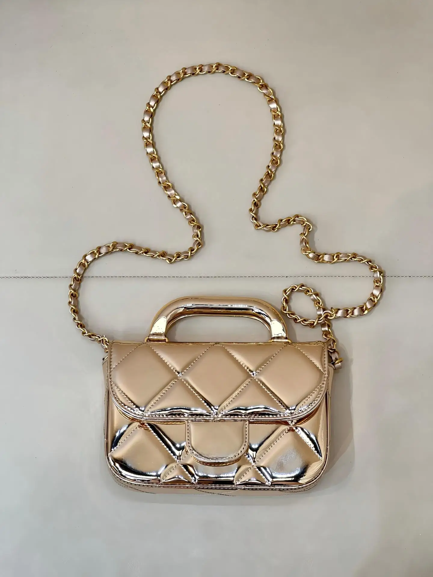Fashion Metal Shoulder Bags for Women High Quality Crossbody Bag Designer Clothing Accessories Satchel Cute Diamond Bag
Fashion Metal Shoulder Bags for Women High Quality Crossbody Bag Designer Clothing Accessories Satchel Cute Diamond Bag