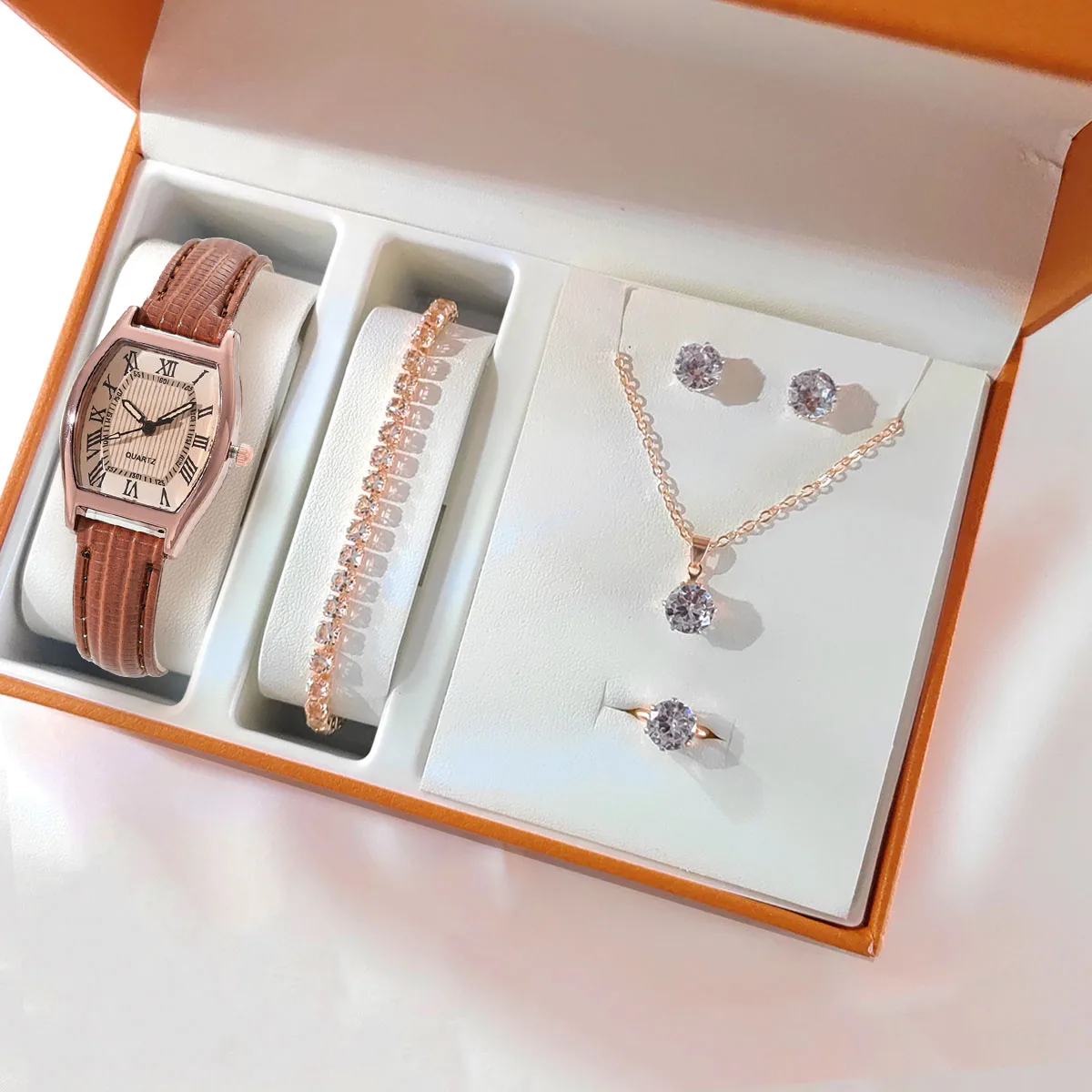 Модные женские часы, женские наручные часы с кожаным ремешком, коричневый браслет, маленькое ведро для вина, золотые часы, женские часы
Модные женские часы, женские наручные часы с кожаным ремешком, коричневый браслет, маленькое ведро для вина, золотые часы, женские часы