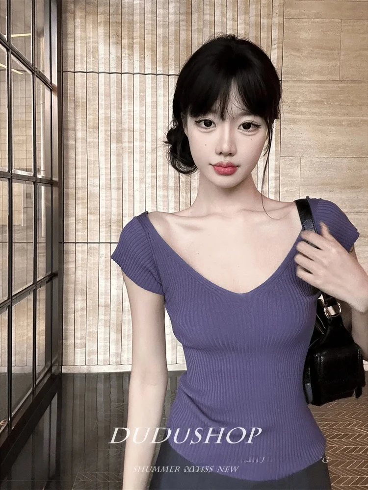Purple V-Neck Knitted Short Sleeve T-Shirt Women's Summer Slim Fit Sweet And Spicy Top Korean Style Commute Fashion
Purple V-Neck Knitted Short Sleeve T-Shirt Women's Summer Slim Fit Sweet And Spicy Top Korean Style Commute Fashion