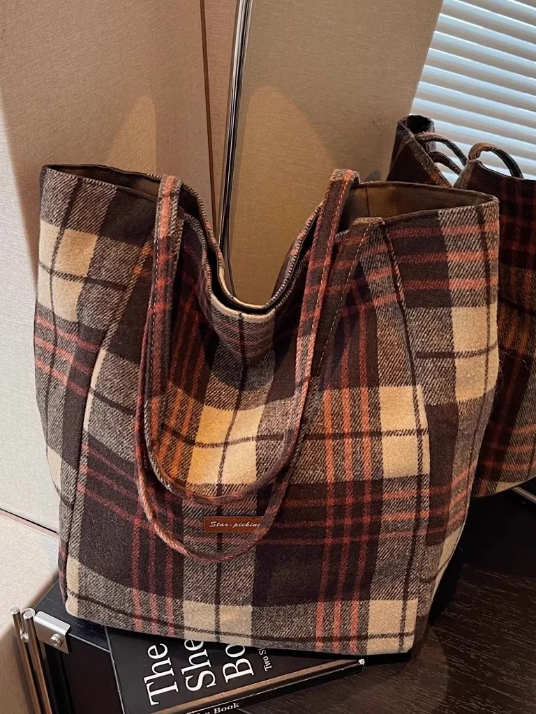 Large Capaci Retro Tweed Plaid Tote Bag Women's Autumn Winter New Sle Single oulder Bag Versatile Student Commute...
Large Capaci Retro Tweed Plaid Tote Bag Women's Autumn Winter New Sle Single oulder Bag Versatile Student Commute...