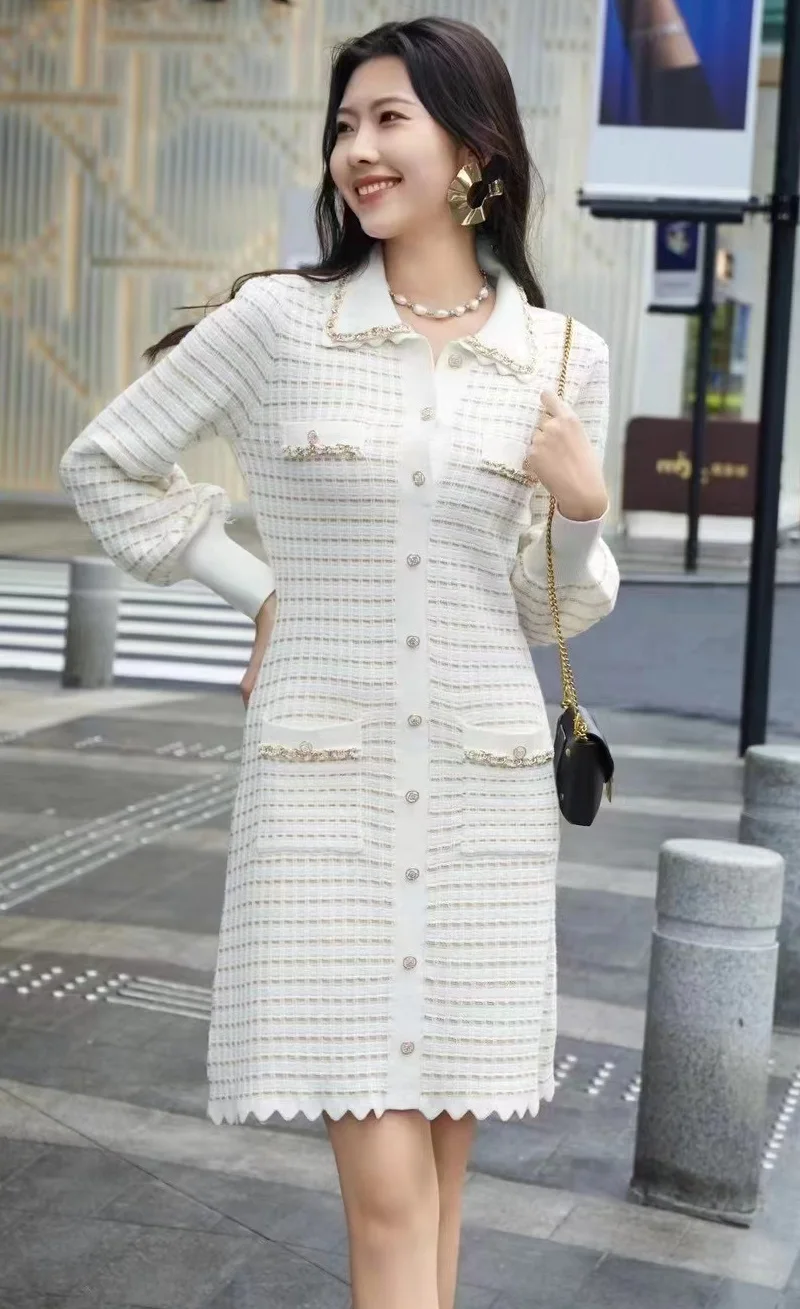 One Piece Dress 2023 Autumn Winter Knitted Dress High Quality Ladies Turn-down Collar Beading Button Long Sleeve Sweater Dress
One Piece Dress 2023 Autumn Winter Knitted Dress High Quality Ladies Turn-down Collar Beading Button Long Sleeve Sweater Dress