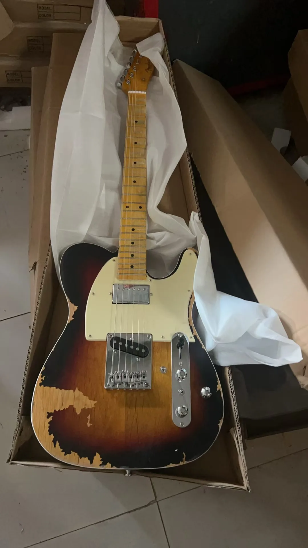 Masterbuilt Andy Summers Tribute Heavy Relic Vintage Sunburst 1961 Electric Guitar
Masterbuilt Andy Summers Tribute Heavy Relic Vintage Sunburst 1961 Electric Guitar