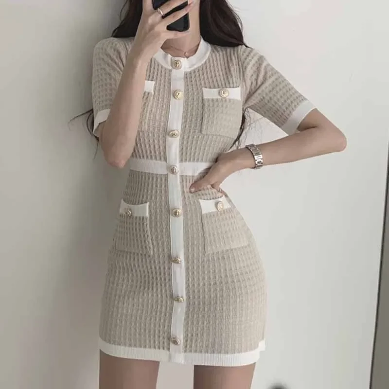 Elegant Korean Round Neck Single-breasted Wool Knit Dress 2024 Party Summer Black Slim Buttoned Tight-fitting Mini Dress Vestido
Elegant Korean Round Neck Single-breasted Wool Knit Dress 2024 Party Summer Black Slim Buttoned Tight-fitting Mini Dress Vestido