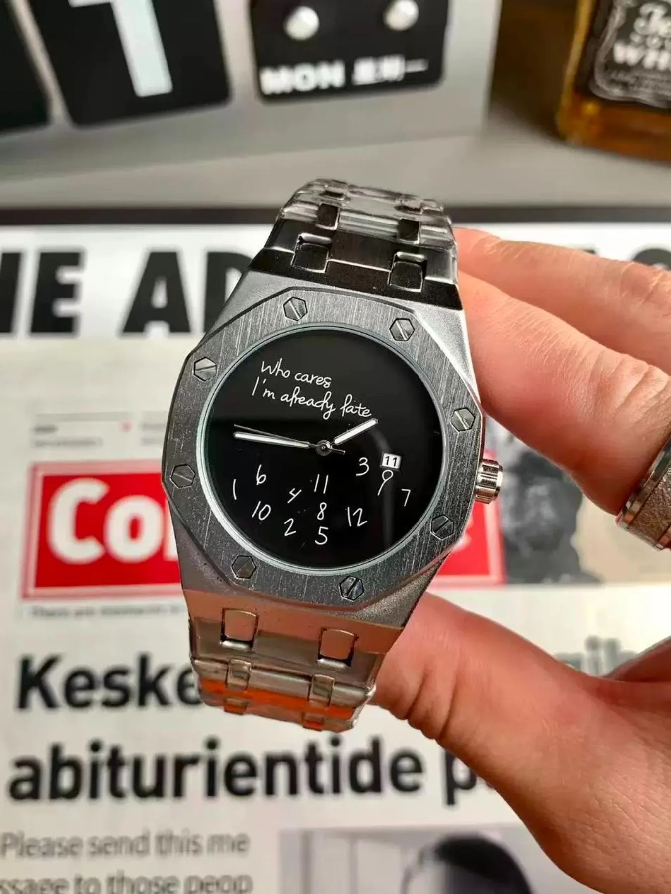 Light Luxury Men's Steel Band Watch, Round Dial Design, Personalized Graffiti Number Pattern, Simple Retro Fashion with a High-End Feel, a Trendy Men's Gift Recommendation.
Light Luxury Men's Steel Band Watch, Round Dial Design, Personalized Graffiti Number Pattern, Simple Retro Fashion with a High-End Feel, a Trendy Men's Gift Recommendation.