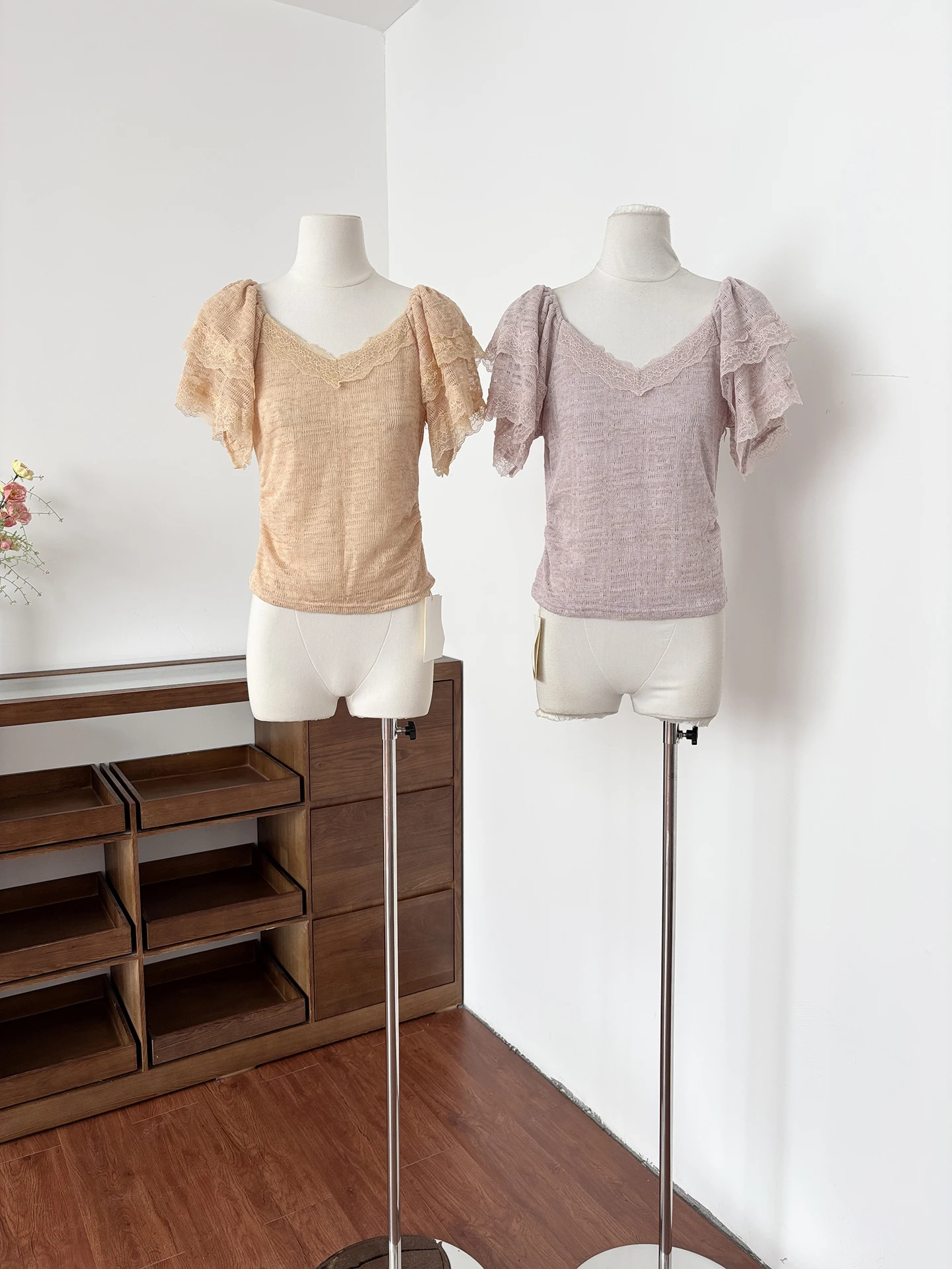 Elegant Fashionable Short Sleeve Lace Patchwork Slim Fit Women's Shirt Summer New Style Commute Style Polyester Fiber V Neck
Elegant Fashionable Short Sleeve Lace Patchwork Slim Fit Women's Shirt Summer New Style Commute Style Polyester Fiber V Neck