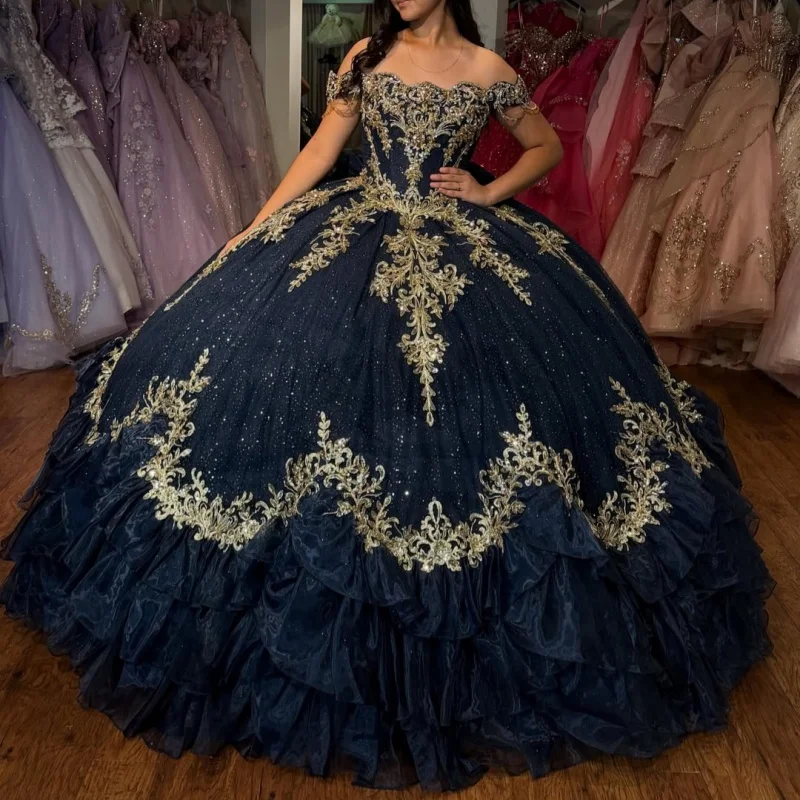 Dark Blue Quinceanera Dress off-shoulder Golden Glitter Decal Lace Layering Long tail Bow vestidos de 15 Quinceanera Customize
Dark Blue Quinceanera Dress off-shoulder Golden Glitter Decal Lace Layering Long tail Bow vestidos de 15 Quinceanera Customize