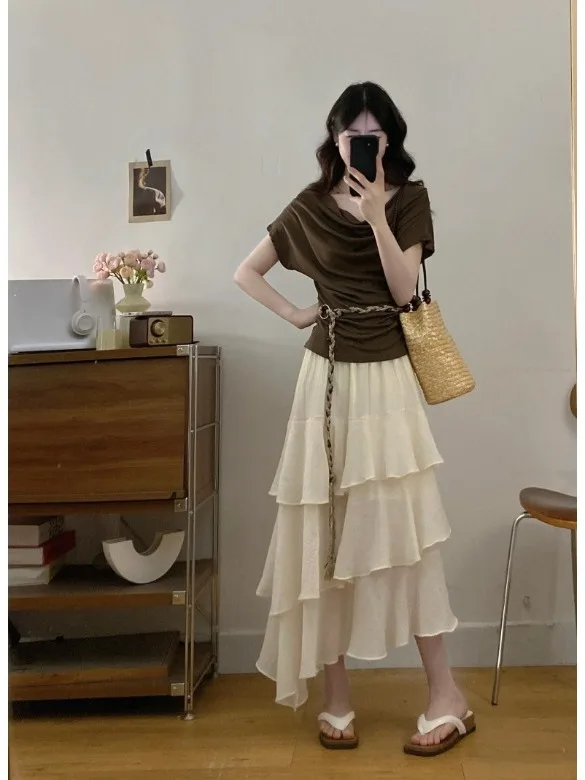 plus Size Fashionable Outfit Summer New Design Sensation Short Sleeve Irregular Hemline Half-length Skirt Set Korean Style
plus Size Fashionable Outfit Summer New Design Sensation Short Sleeve Irregular Hemline Half-length Skirt Set Korean Style