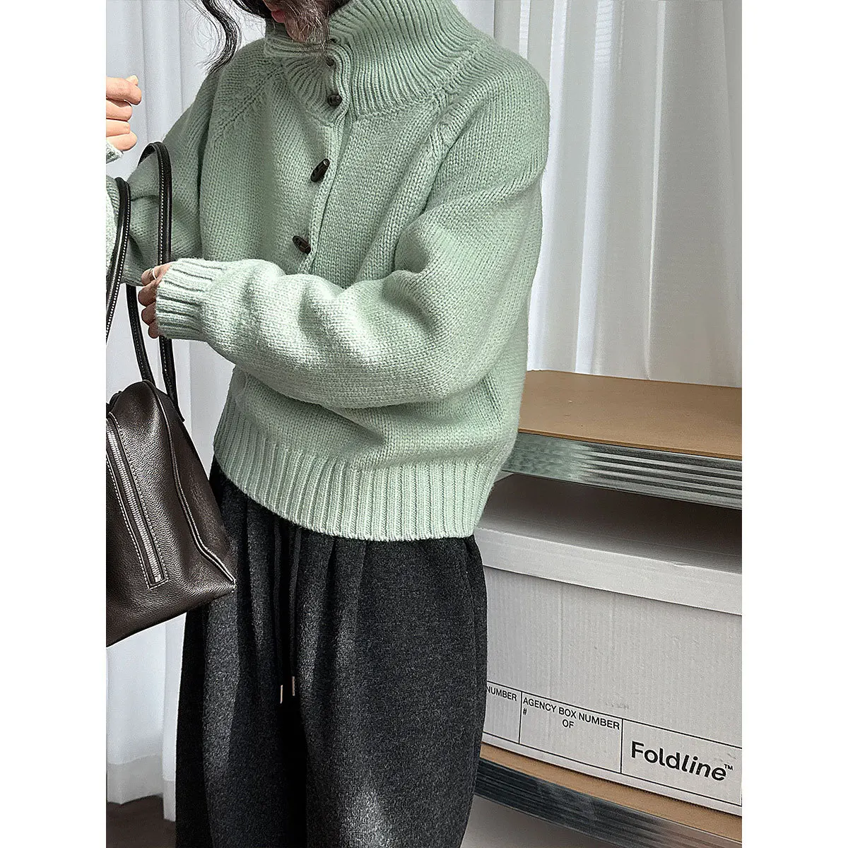 Luixi Korean Sle High Collar Lazy Button Sweater Thi Outerwear Women Winter New Slimming Knitted irt Soft Polyester
Luixi Korean Sle High Collar Lazy Button Sweater Thi Outerwear Women Winter New Slimming Knitted irt Soft Polyester