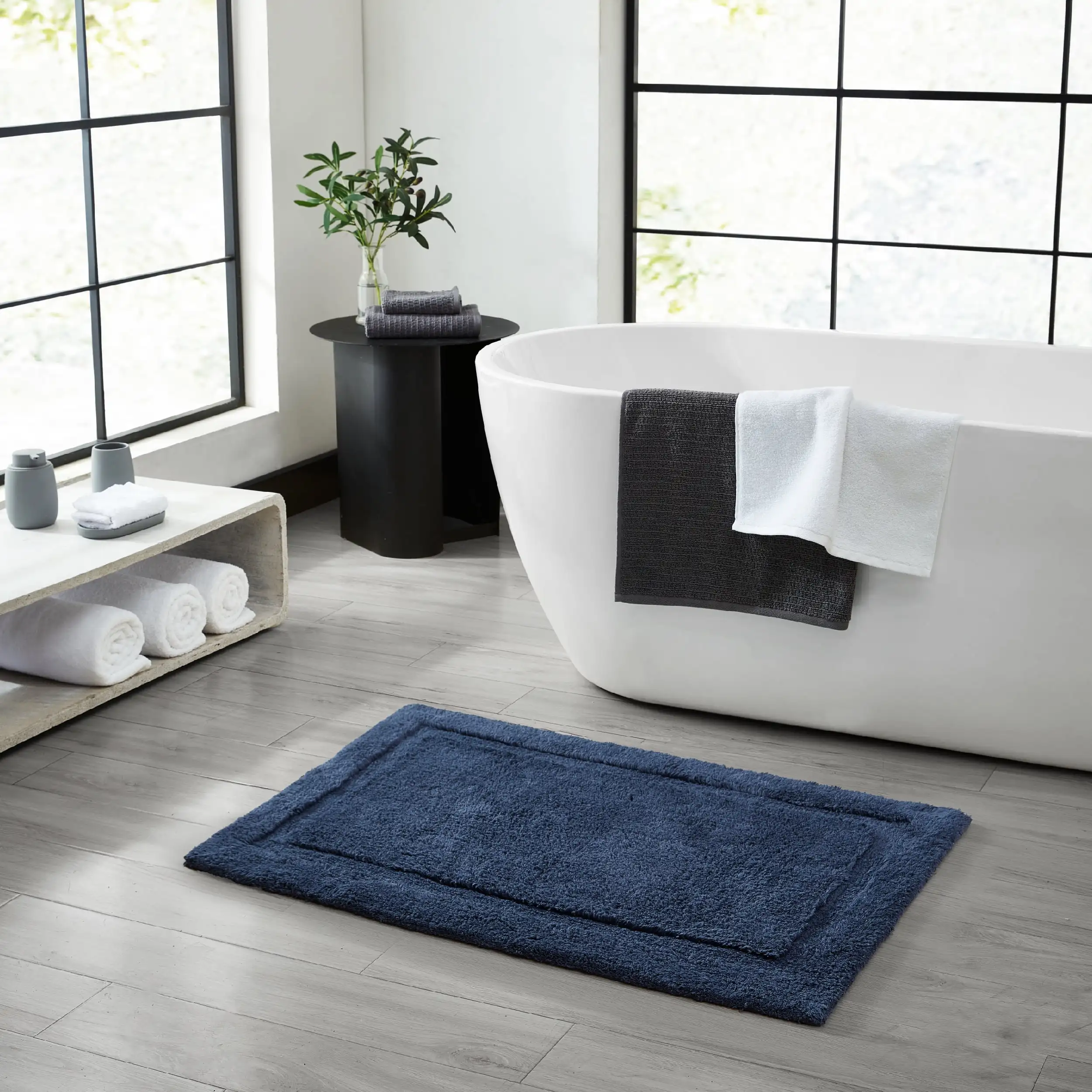 New York Lydia Border 100% Cotton Bath Mat - Non-Slip Bath Rug - Midnight Navy - 27X45
New York Lydia Border 100% Cotton Bath Mat - Non-Slip Bath Rug - Midnight Navy - 27X45