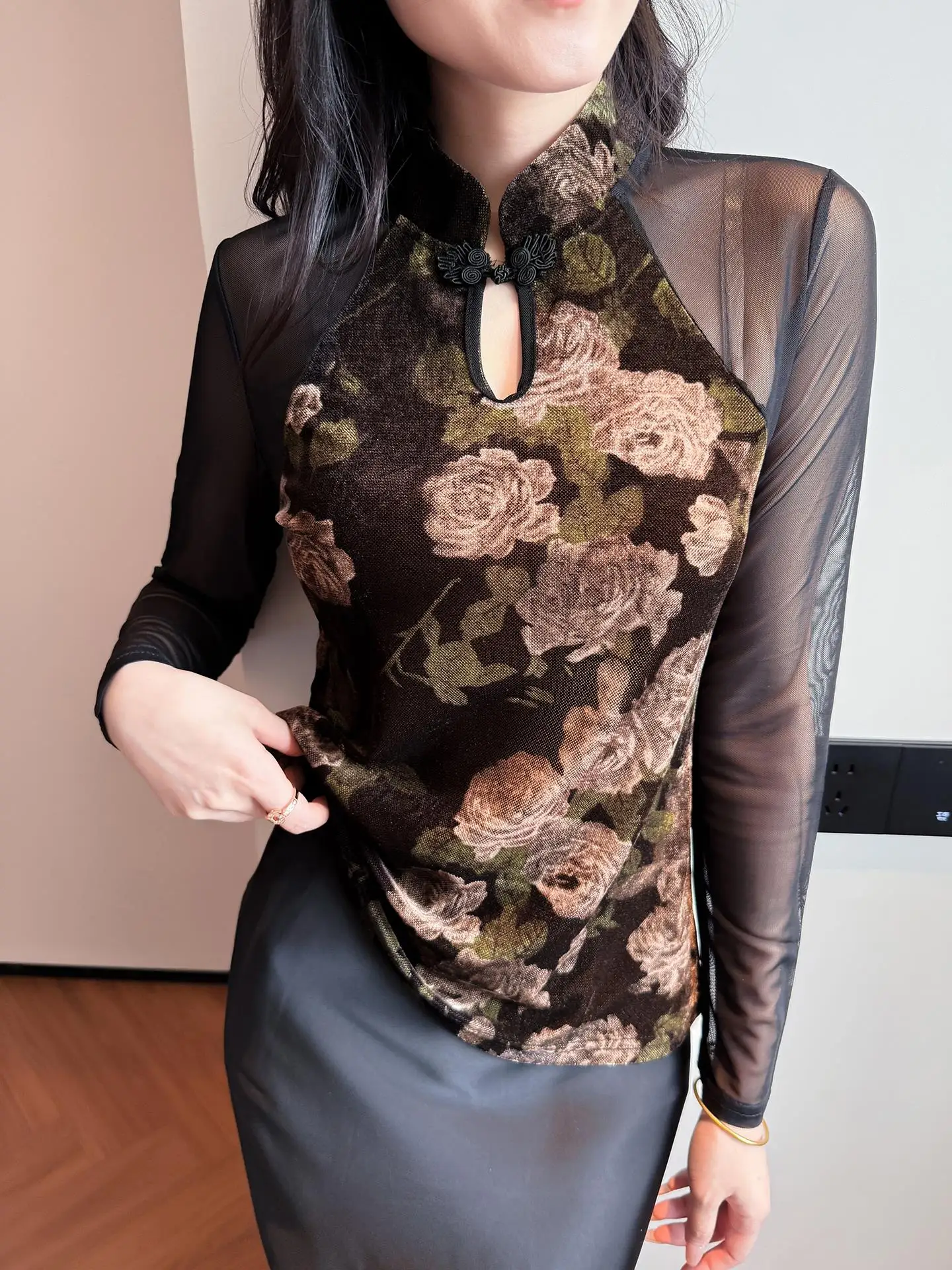 Женская футболка Sexy Me Splice Long Sve, новая китайская футболка с воротником-стойкой и пуговицами, модная универсальная основа irt fo...
Женская футболка Sexy Me Splice Long Sve, новая китайская футболка с воротником-стойкой и пуговицами, модная универсальная основа irt fo...