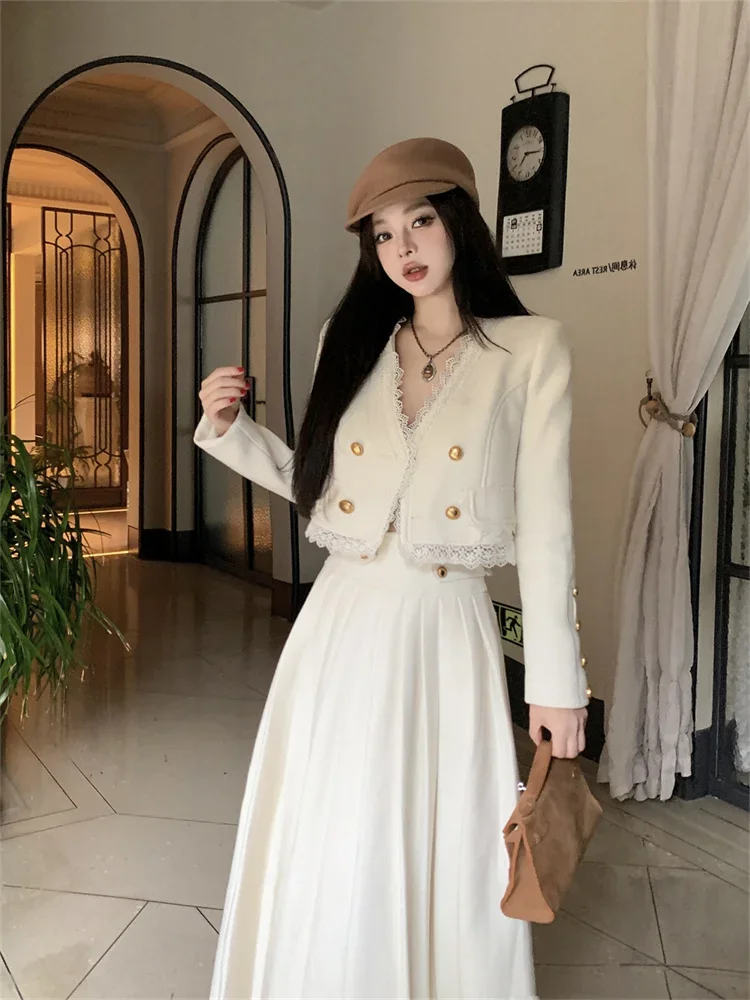Vintage Lace V-neck Short Jacket Women's Winter Fall New Elegant Woolen Jacket and Midi Pleated Skirt Suits White Two-piece Set
Vintage Lace V-neck Short Jacket Women's Winter Fall New Elegant Woolen Jacket and Midi Pleated Skirt Suits White Two-piece Set