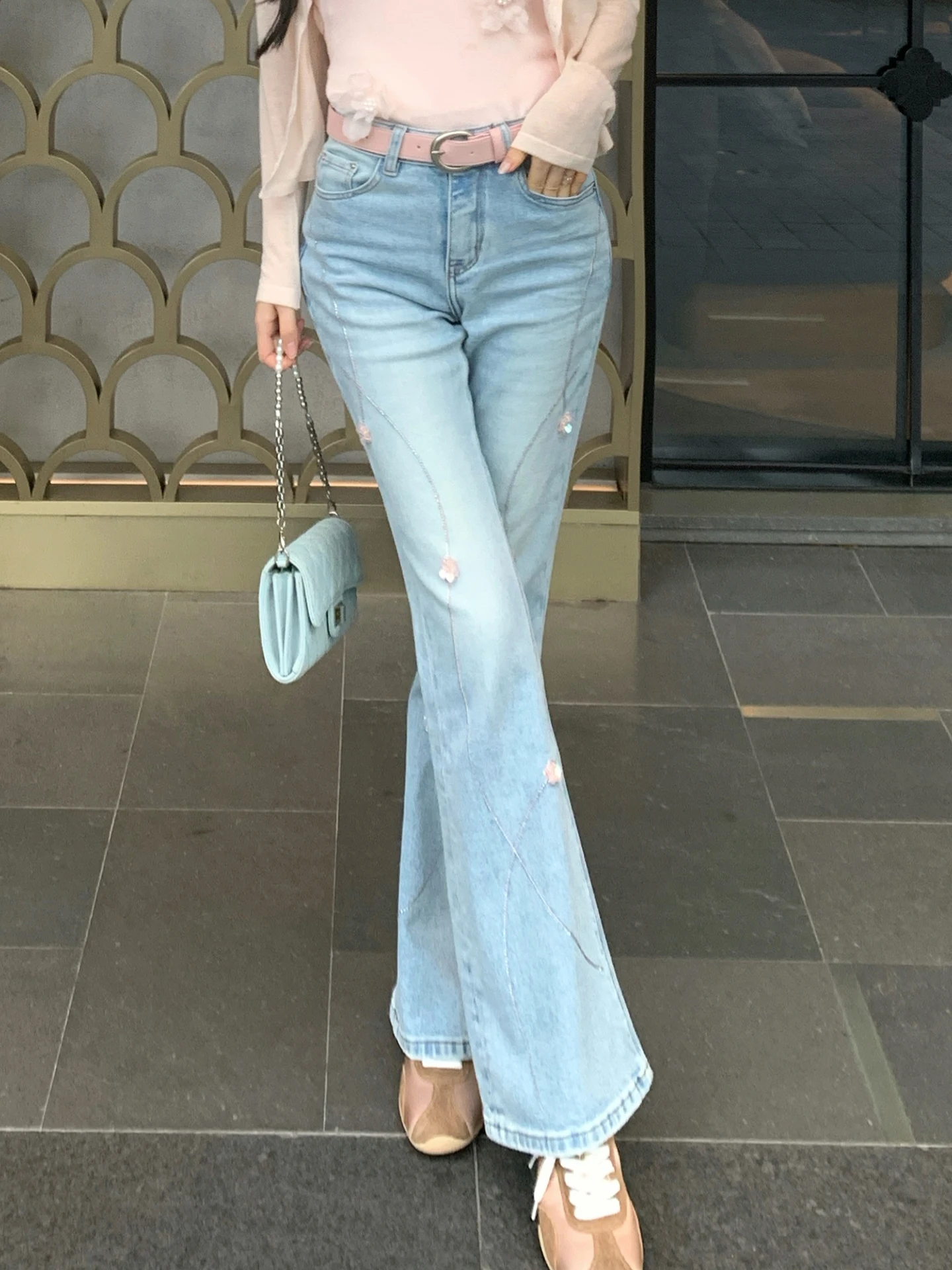 AZZHEN Shine High Waist Slim Fit Jeans Elastic Micro Flared Denim Pants Sparkling Rhinestones Elegant Style Ladies
AZZHEN Shine High Waist Slim Fit Jeans Elastic Micro Flared Denim Pants Sparkling Rhinestones Elegant Style Ladies