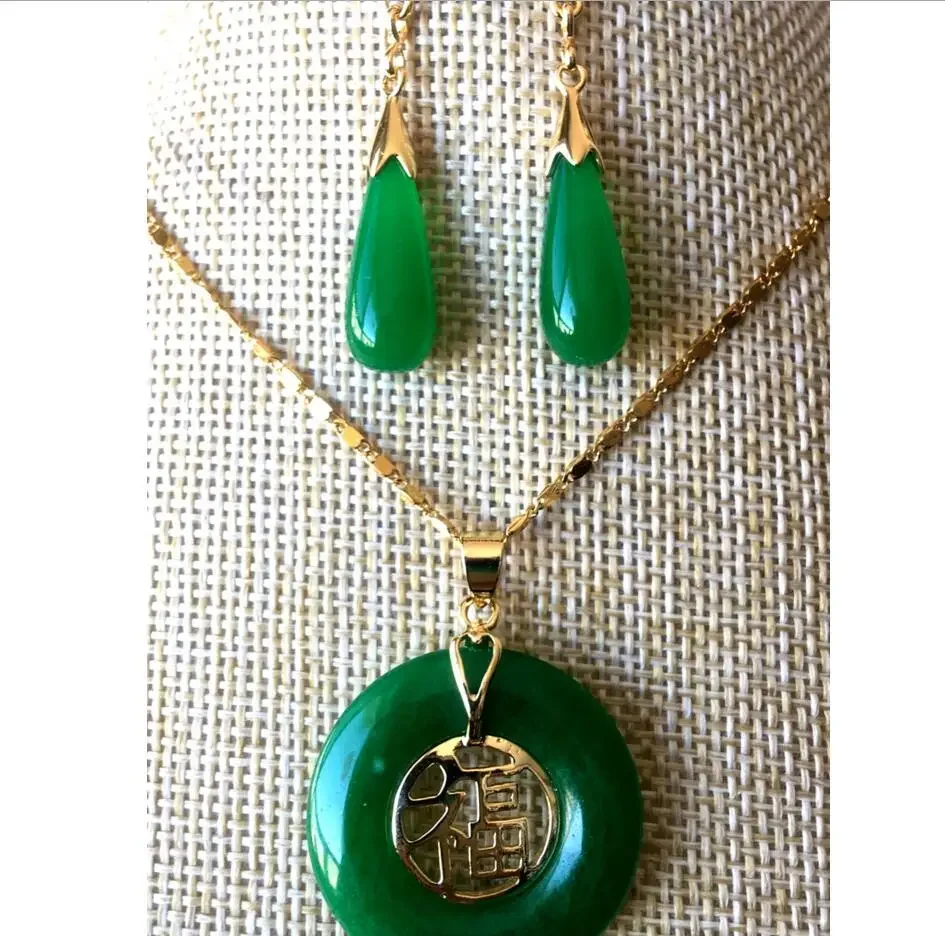 Natural green Jades Earrings Pendant Necklace Set For women Jewelry free chain
Natural green Jades Earrings Pendant Necklace Set For women Jewelry free chain