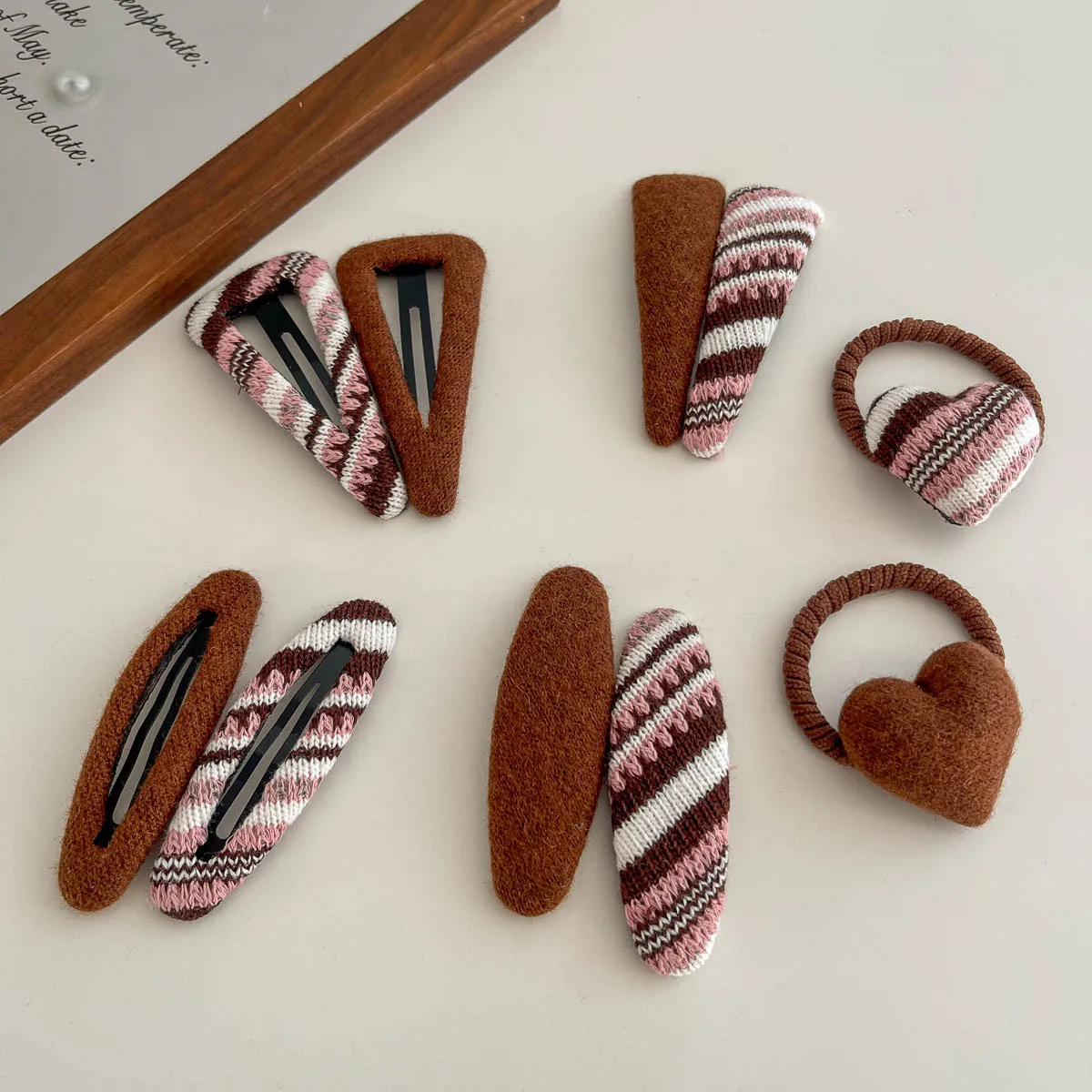 2pcs Pink Coffee Knitted Wool Geometric Hairpin Love Elastic Hair Band Sweet Girl Bangs Side Clip Hairpin Kids Hair Accessories
2pcs Pink Coffee Knitted Wool Geometric Hairpin Love Elastic Hair Band Sweet Girl Bangs Side Clip Hairpin Kids Hair Accessories