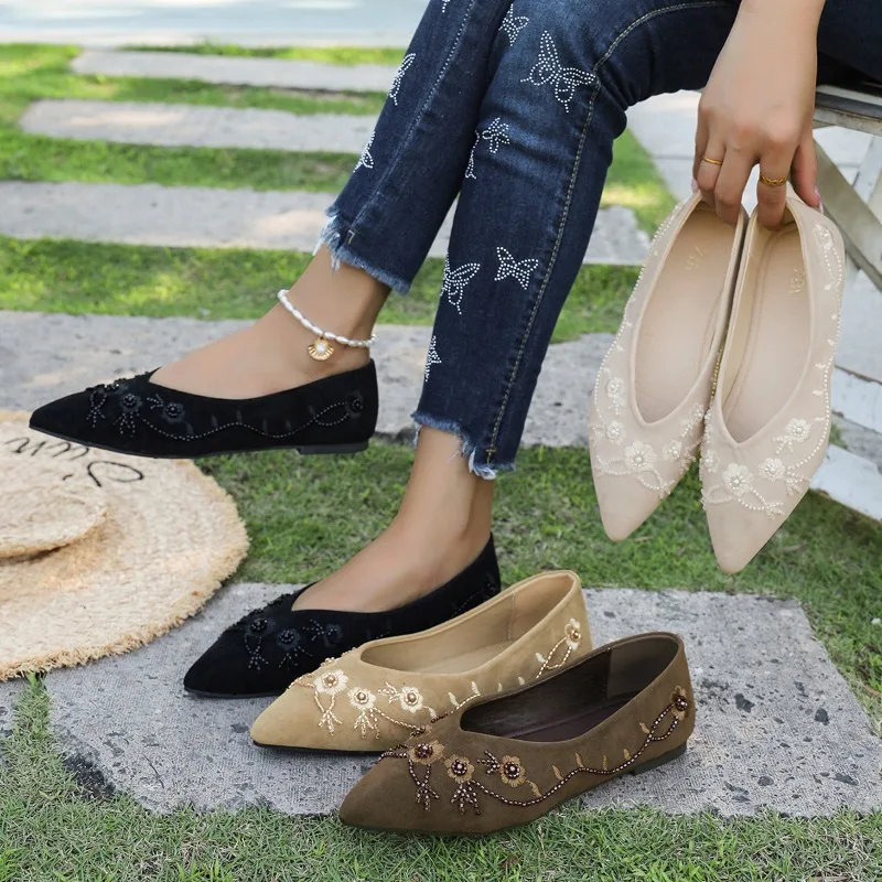 2026 New Retro Embroidered Pointed Toe Shallow Mouth Women's National Style Cheongsam Soft Sole Flat Single Shoes
2026 New Retro Embroidered Pointed Toe Shallow Mouth Women's National Style Cheongsam Soft Sole Flat Single Shoes